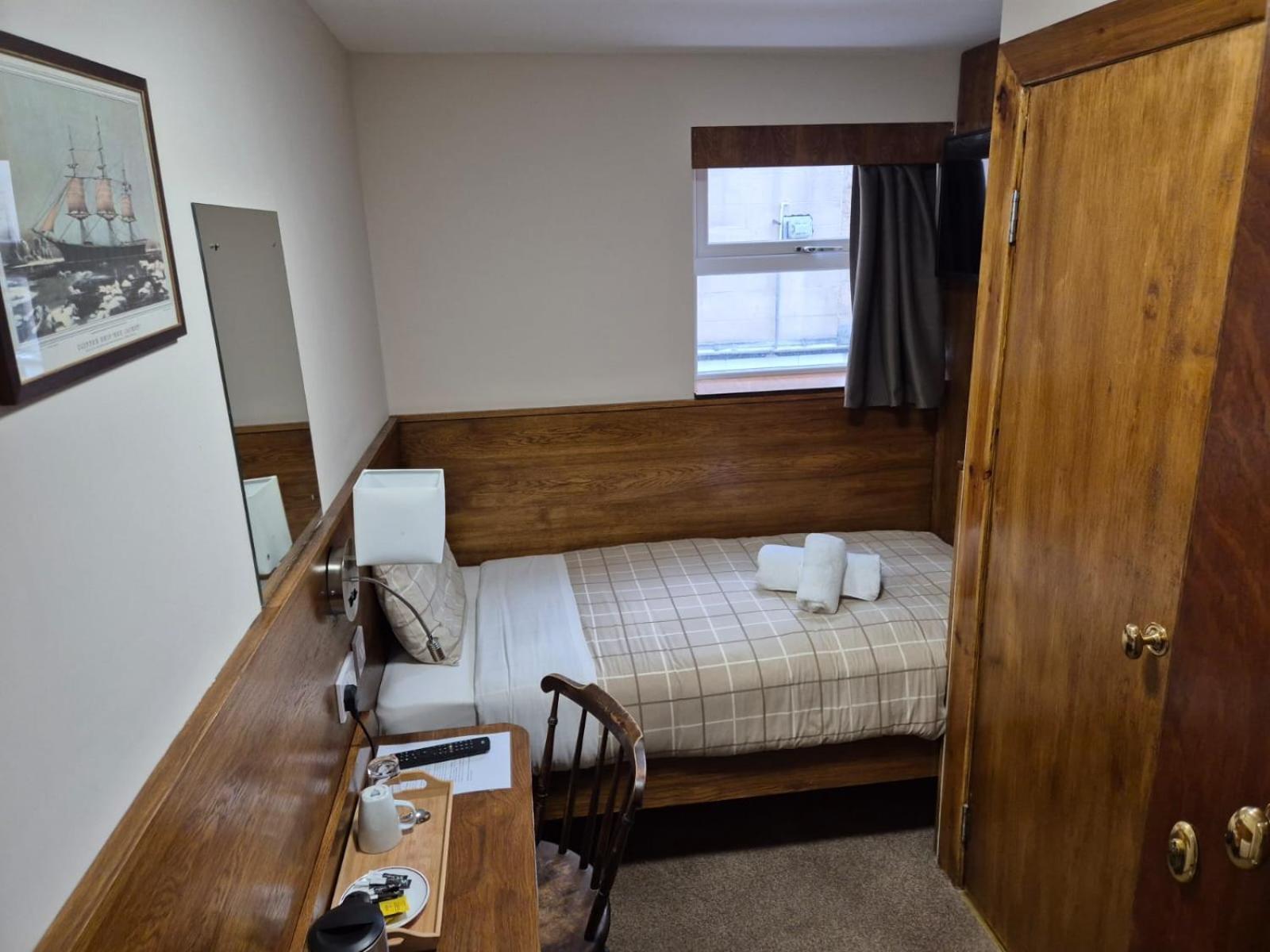 Single Room,1621003770:JPEG