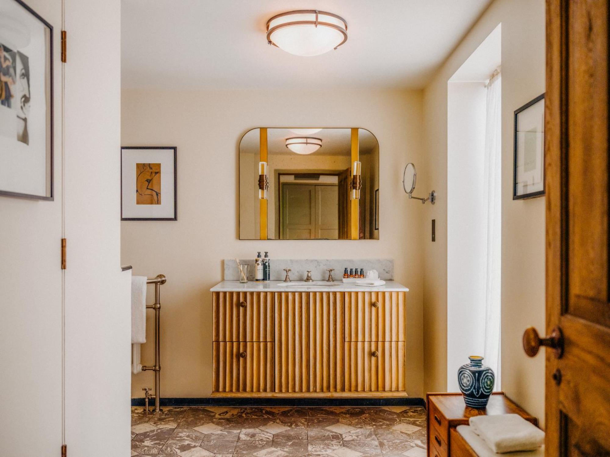 Large,1621013033:JPEG