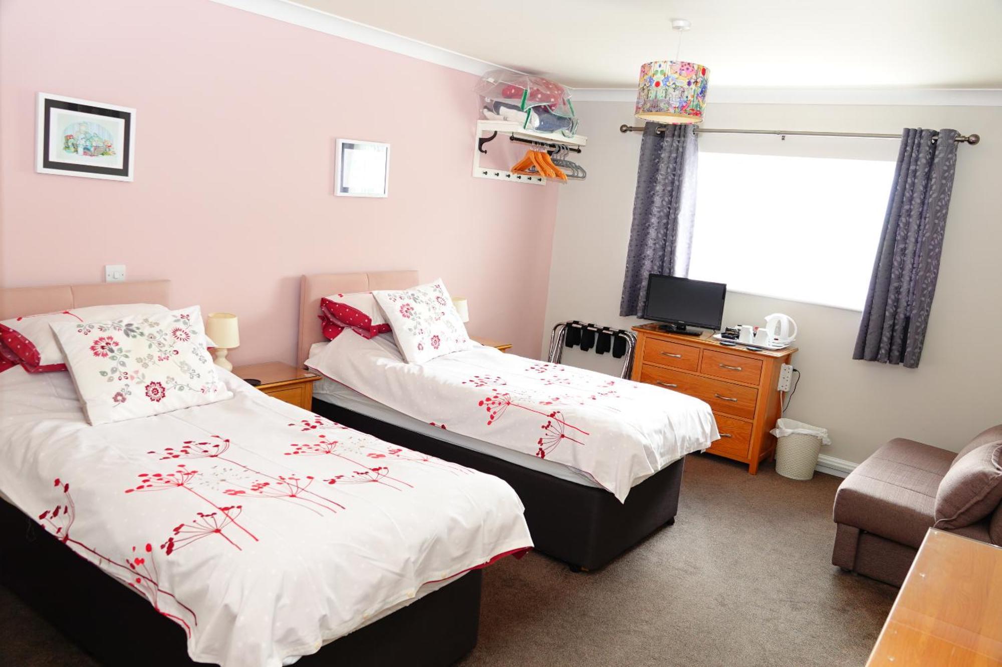 Twin Room with Private Bathroom