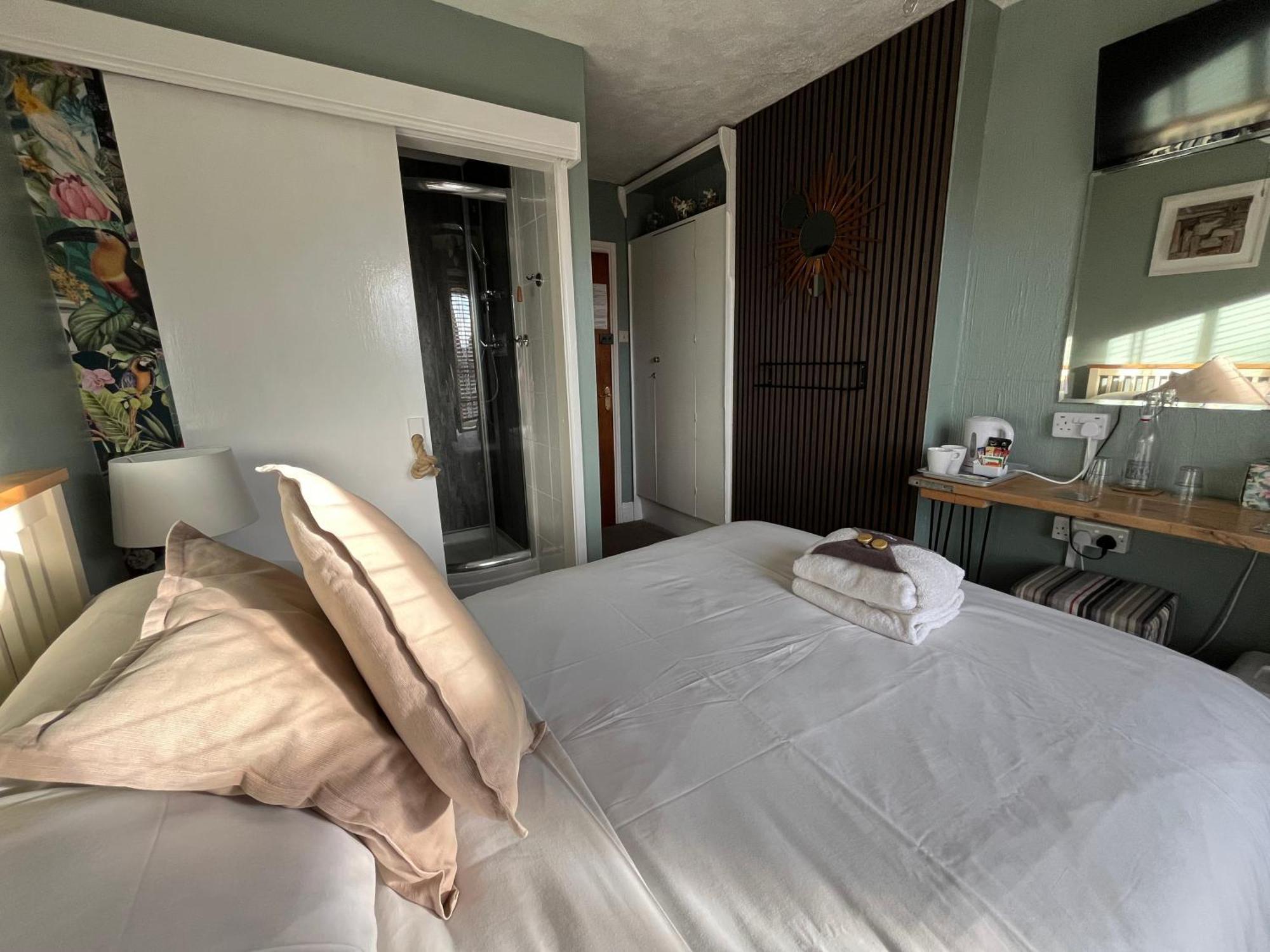 Small Double Room with Shower,1627942542:JPEG