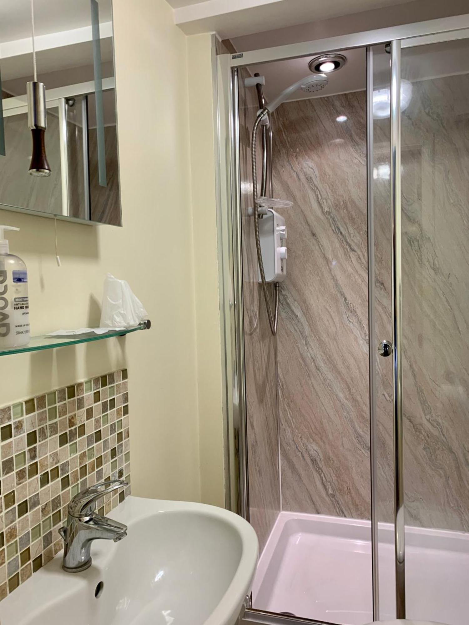 Single Room with Bathroom,1628272830:JPEG