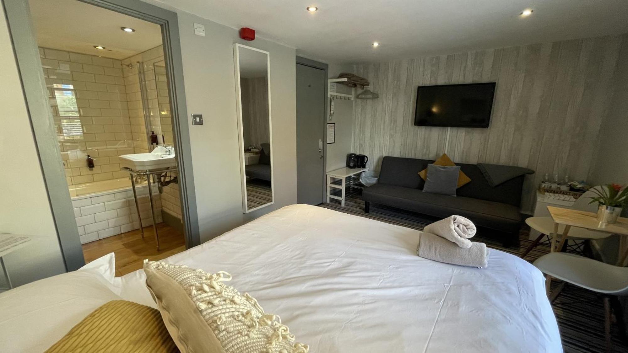 Large Triple Family Room - Sleeps 3