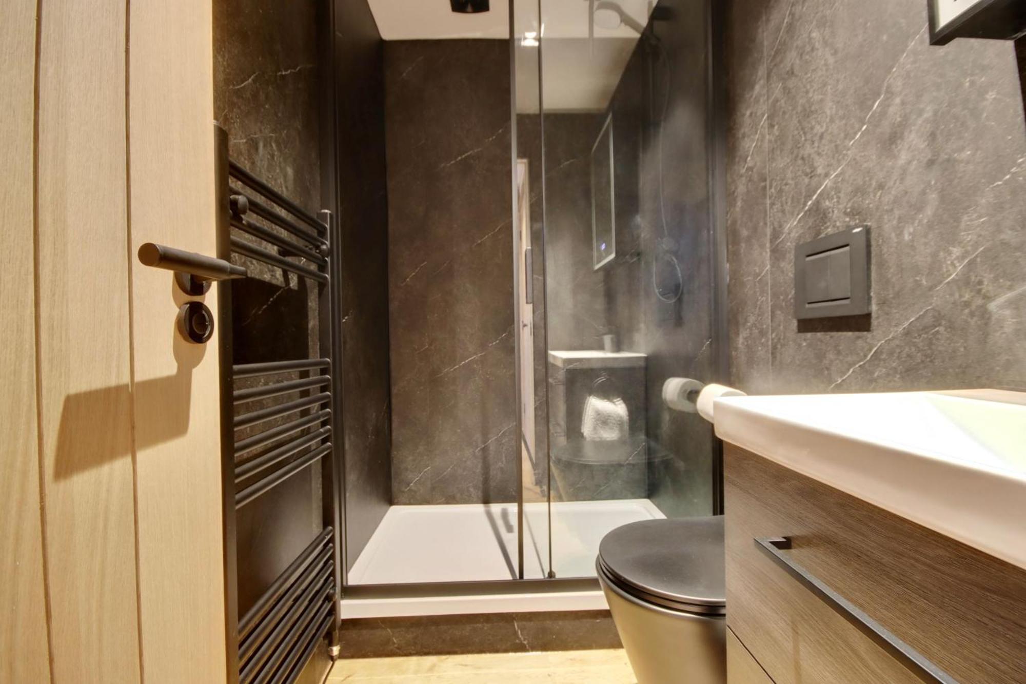 Superior King Room,1630901236:JPEG