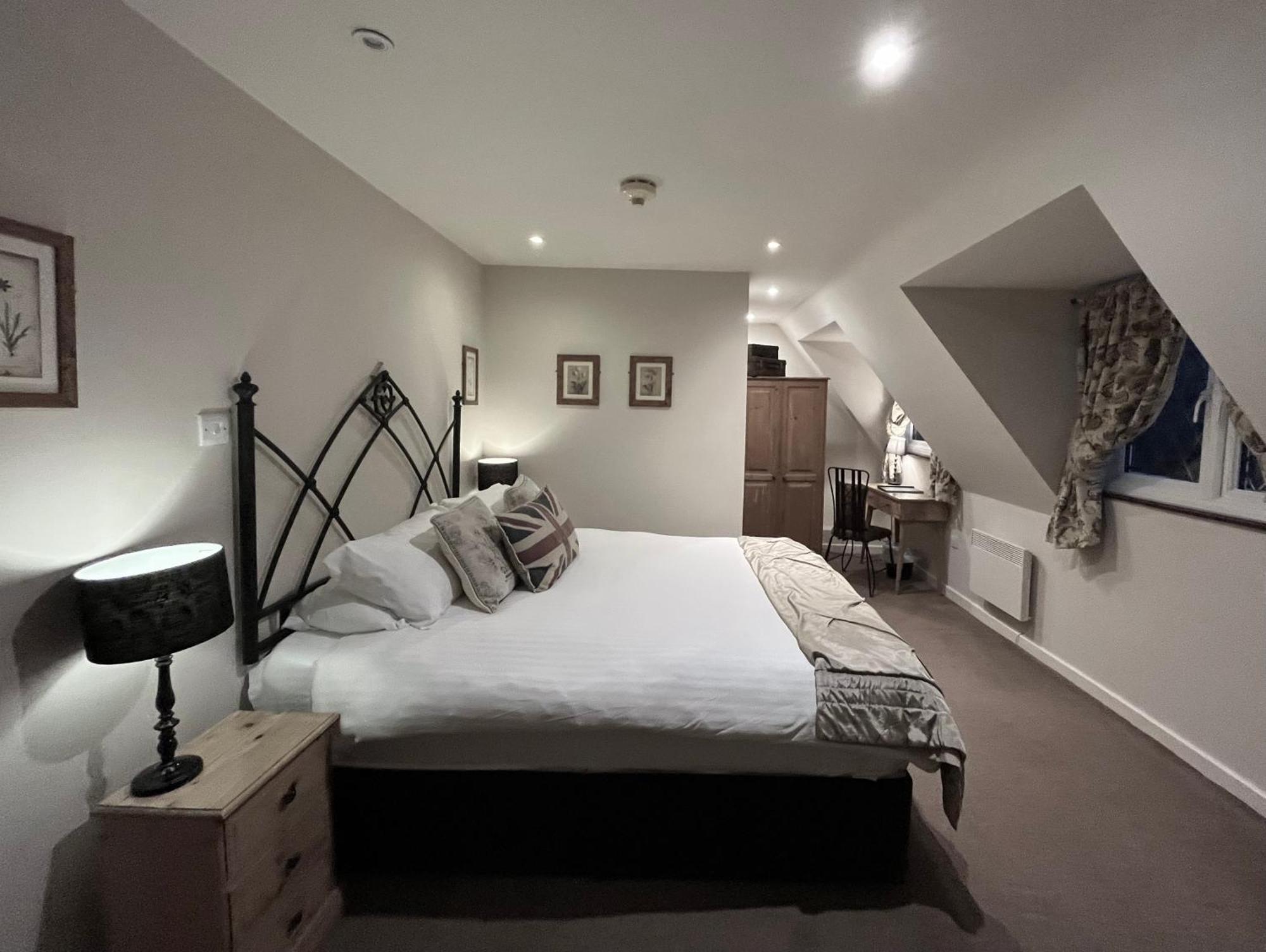 Deluxe Double Room Private Bathroom