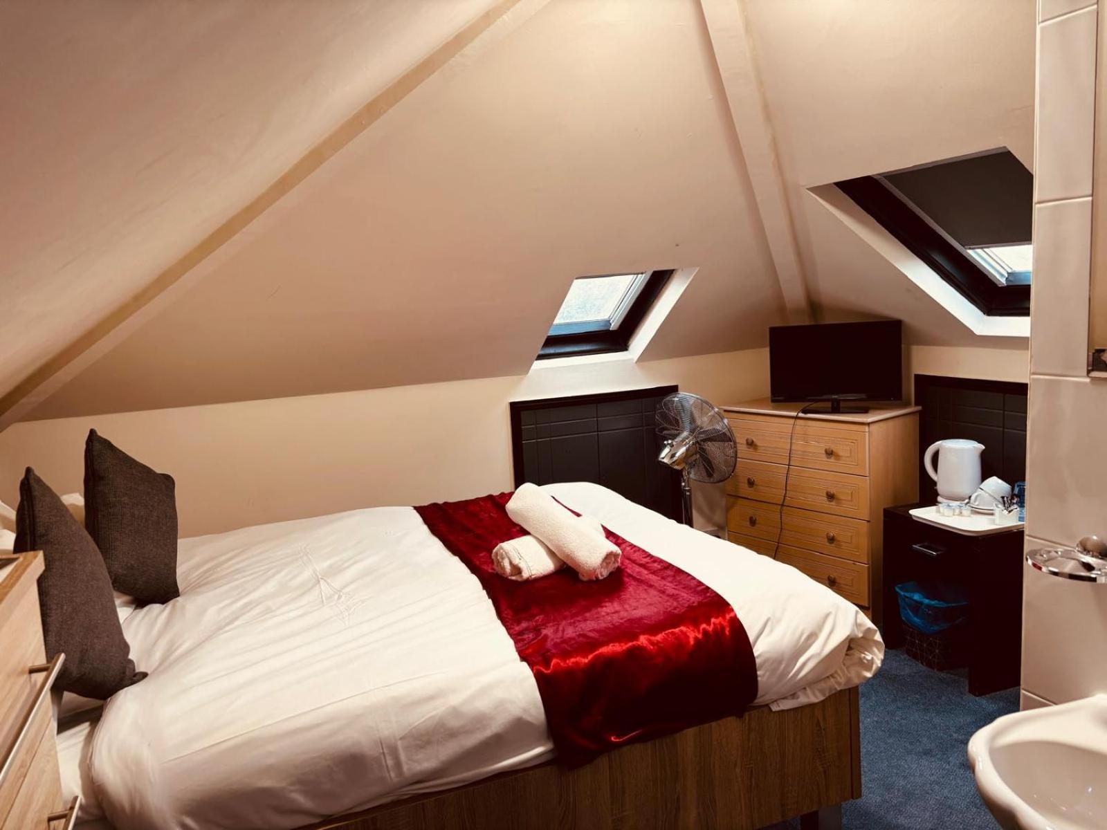 Budget Double Room with Private Bathroom - Second Floor,1637705334:JPEG