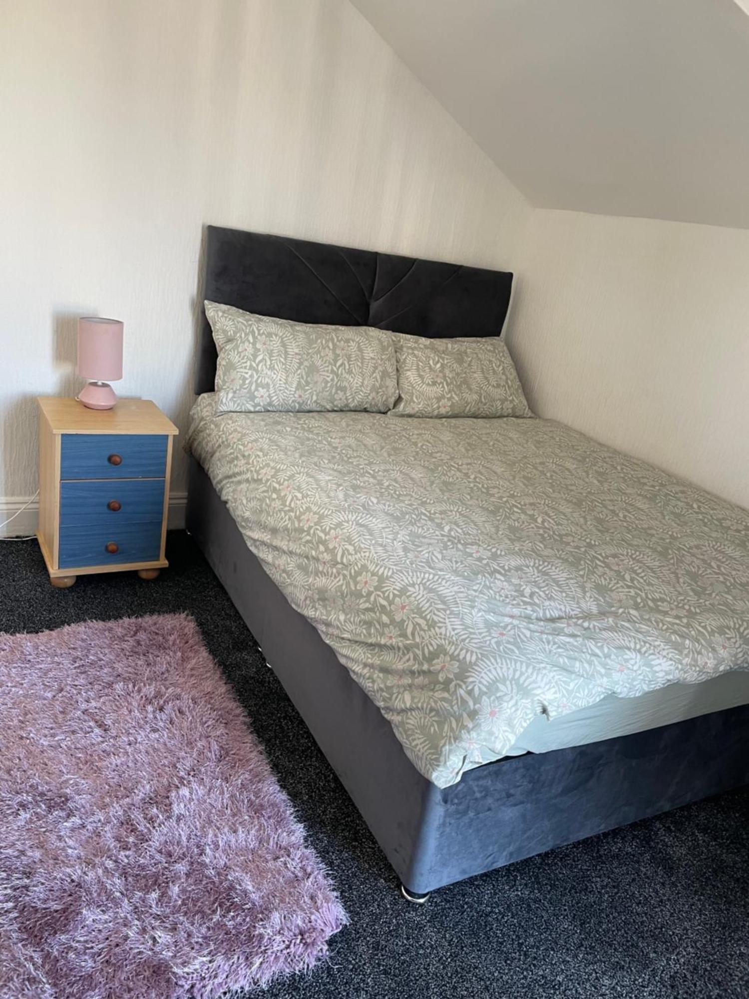 Basic Triple Room with Shared Bathroom