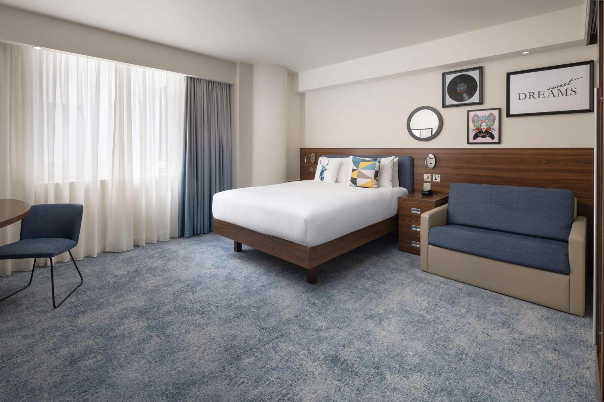Queen Room - Accessible
