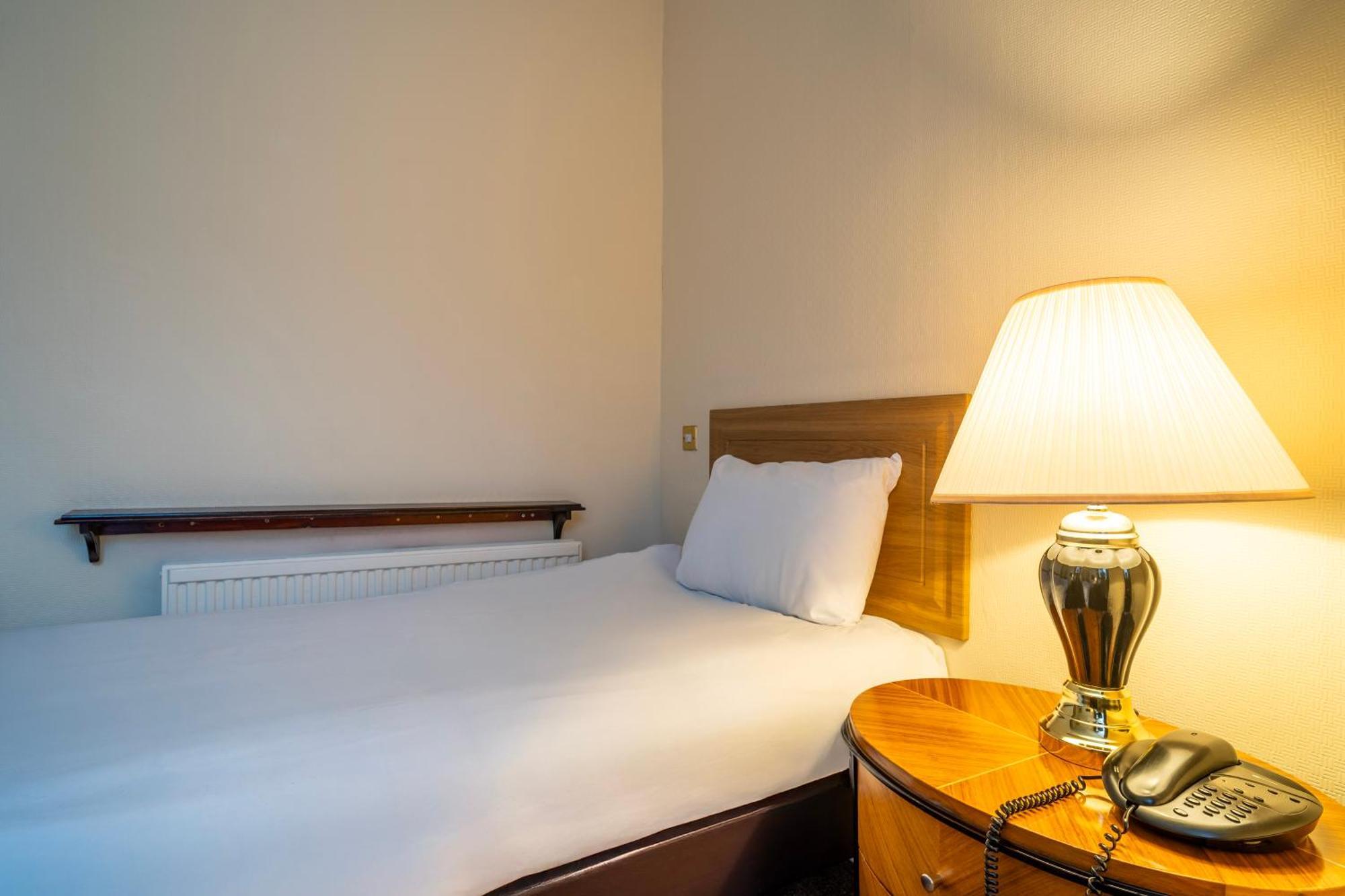Single Room (No Window)