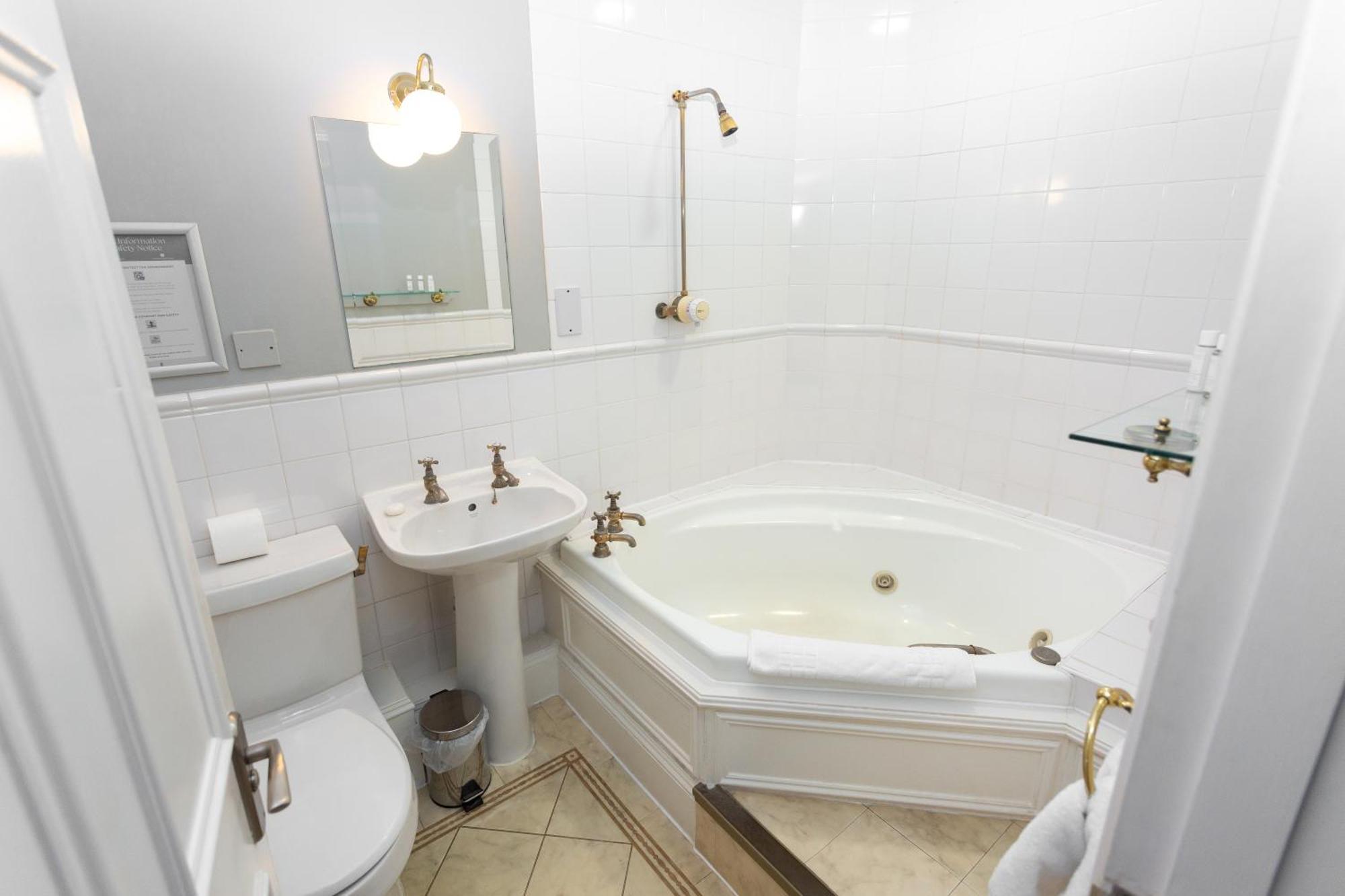 Superior Double Room,1642958364:JPEG