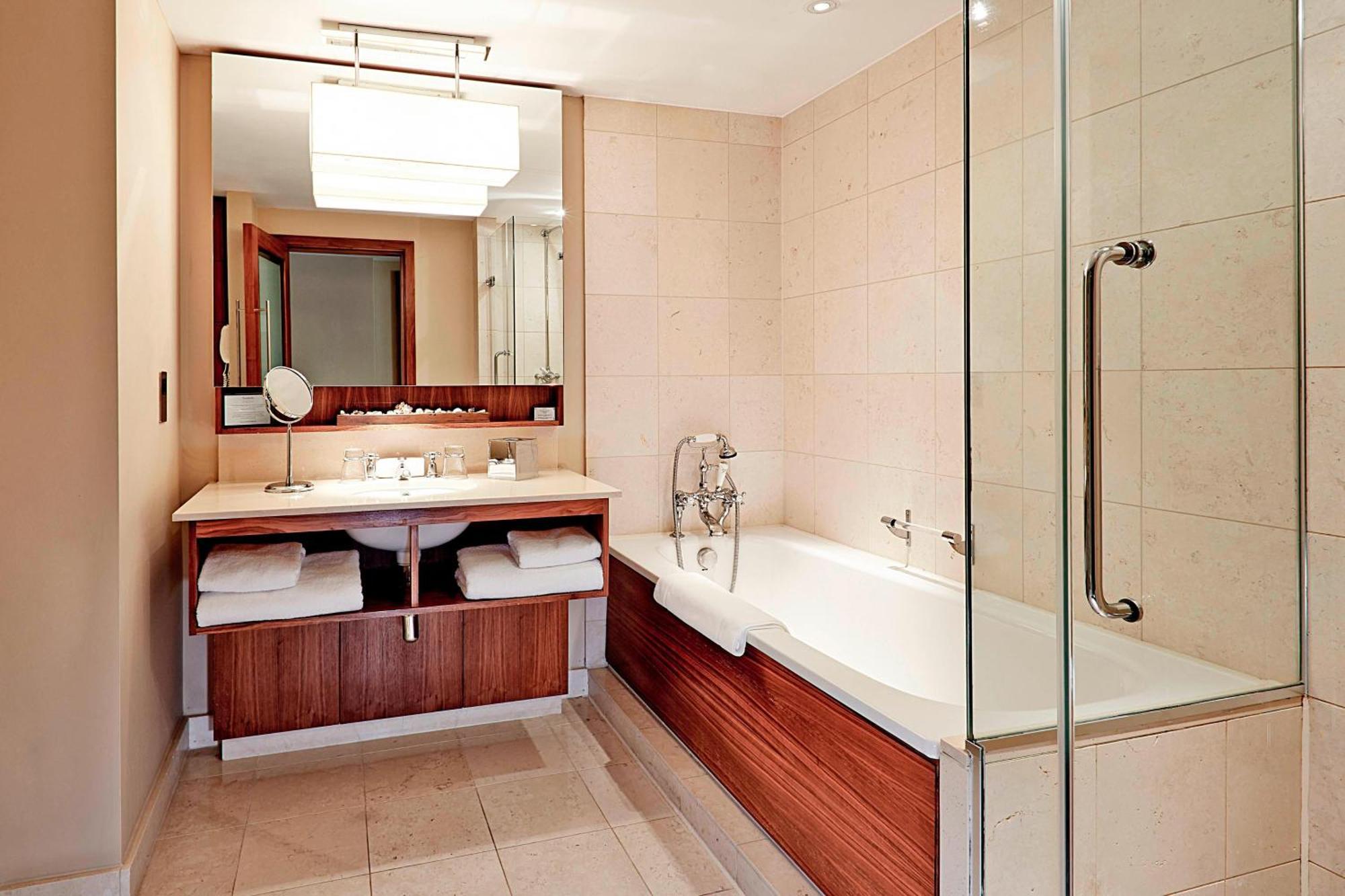 Studio, Queen Room,1643166019:JPEG