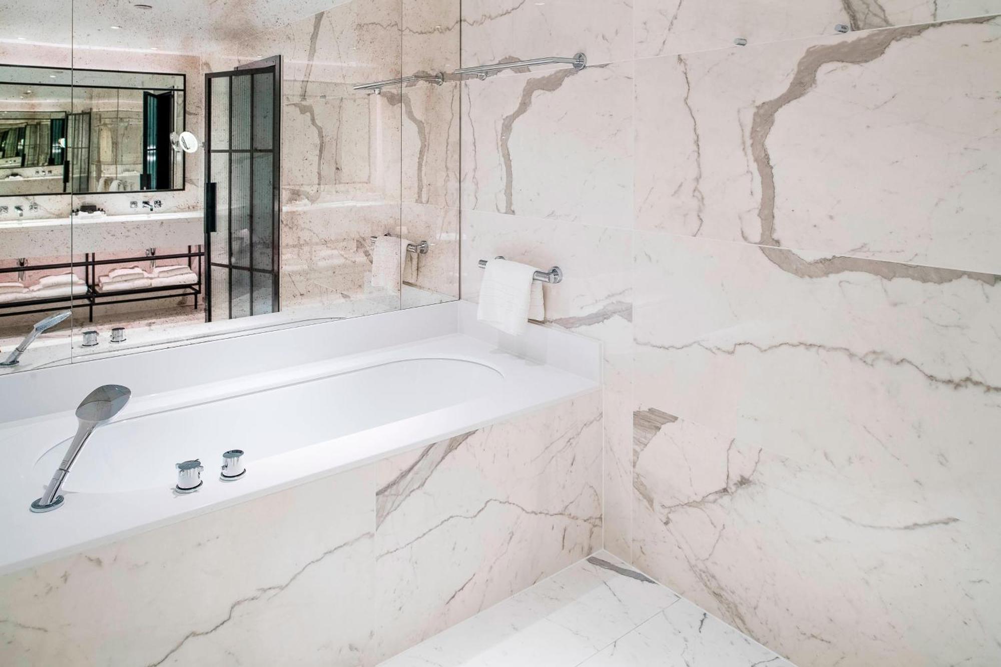 Junior Suite,1643201855:JPEG