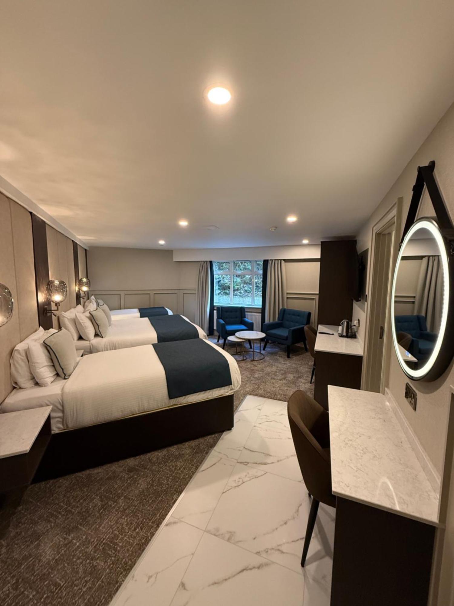 Family Room (2 Adults + 2 Children)