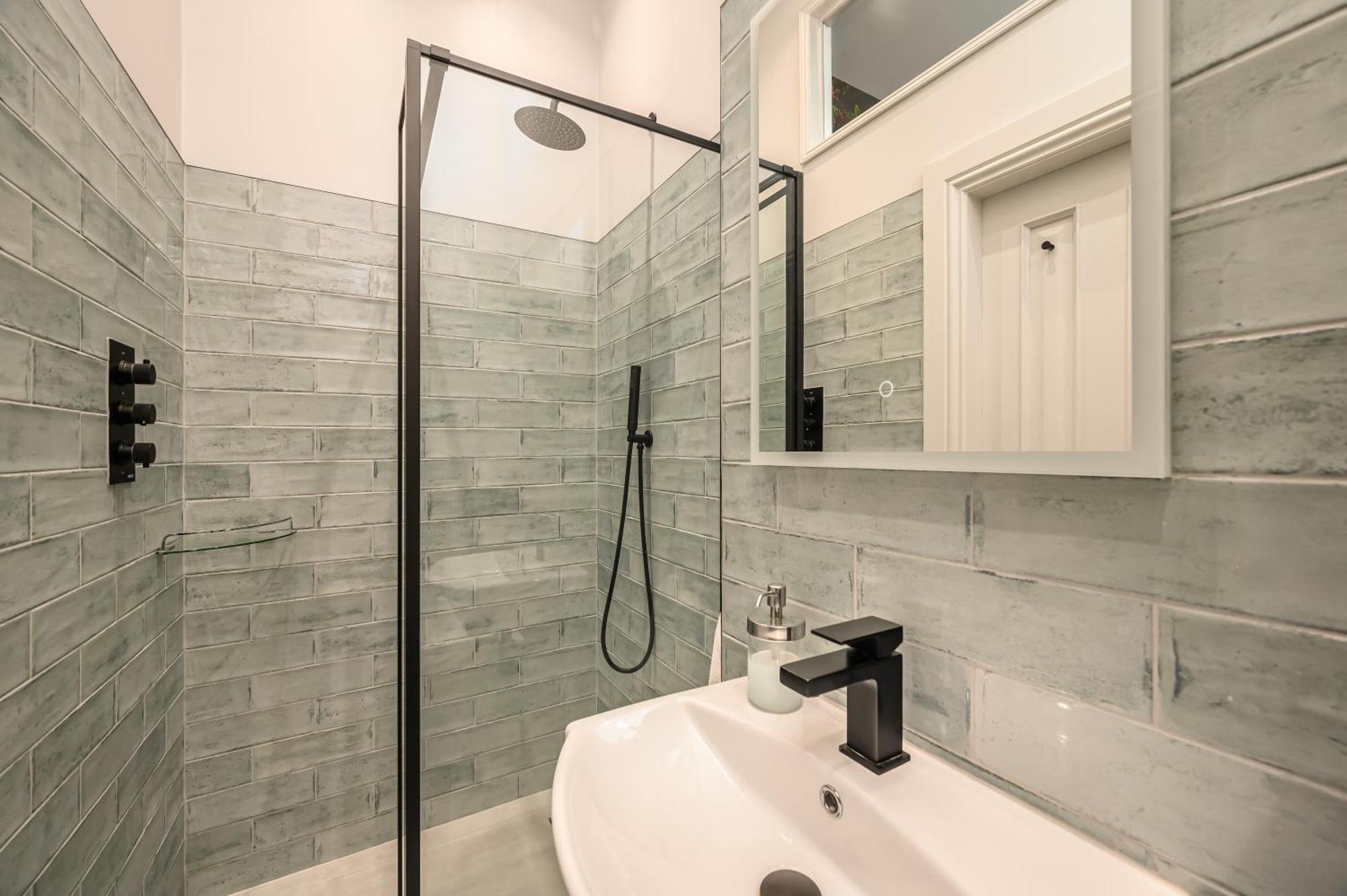 King Room,1643807429:JPEG