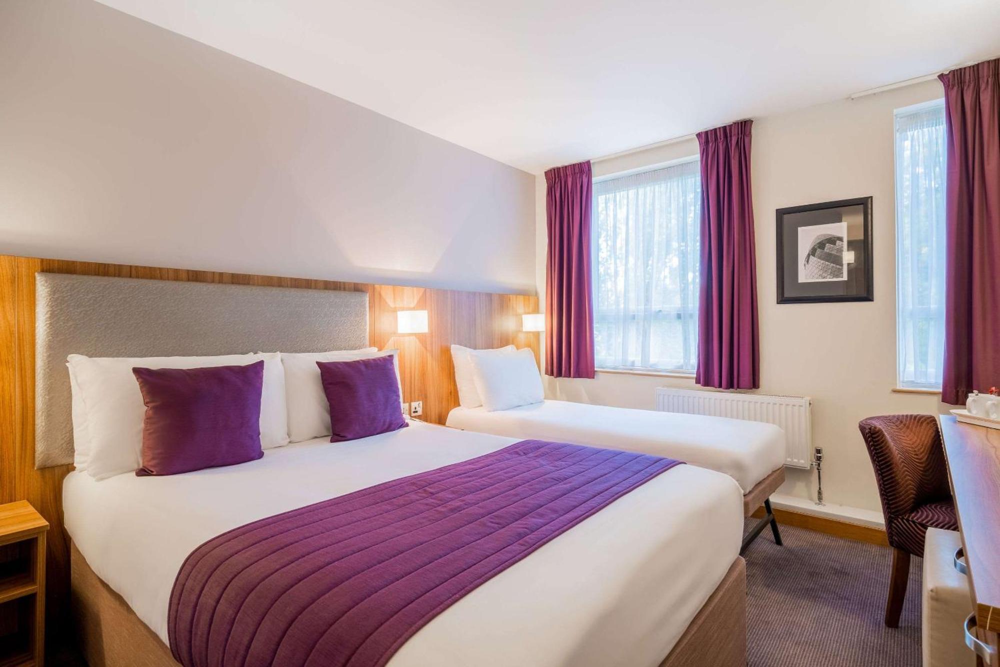 One Double Size Bed One Single Size Bed Nonsmoking,1645010218:JPEG