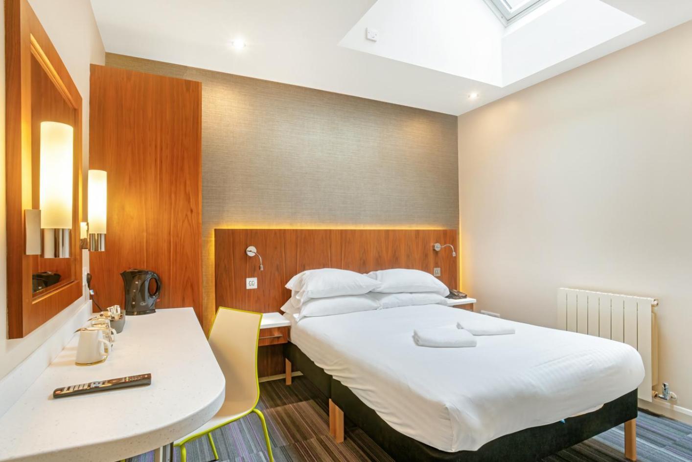 Cosy Double Room,1645016260:JPEG