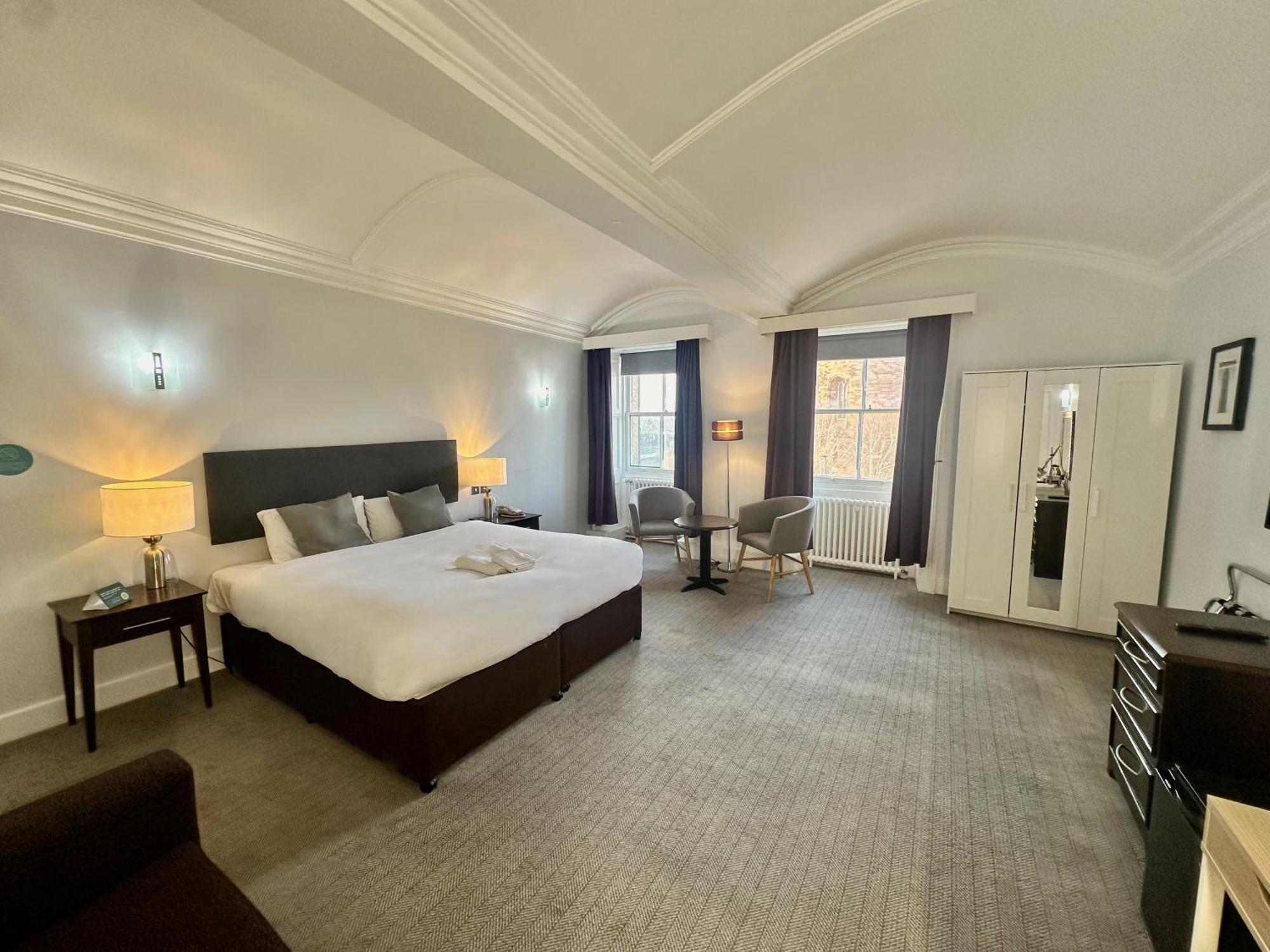 Suite,1646891069:JPEG