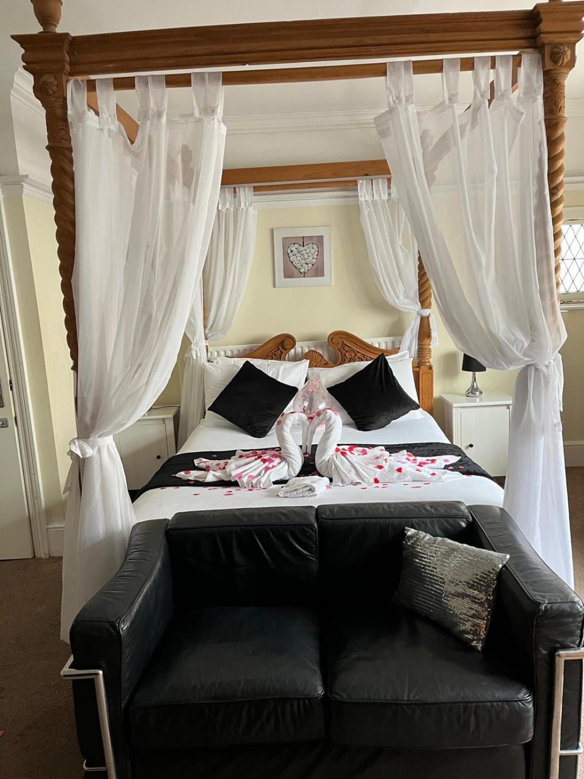 Deluxe Double Room with Shower