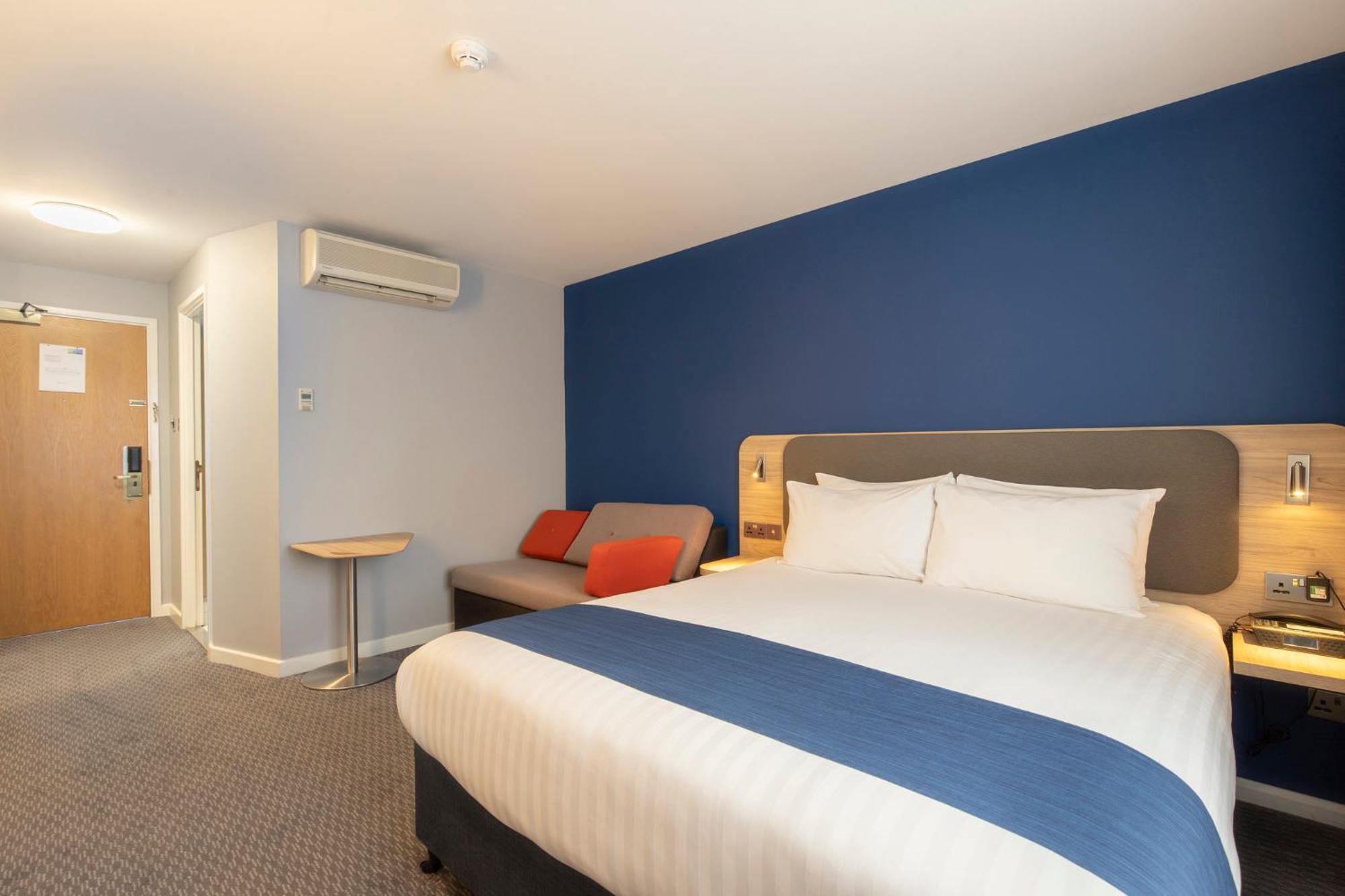 Standard Double Room with Sofa Bed and Free Hot Breakfast,1647718159:JPEG