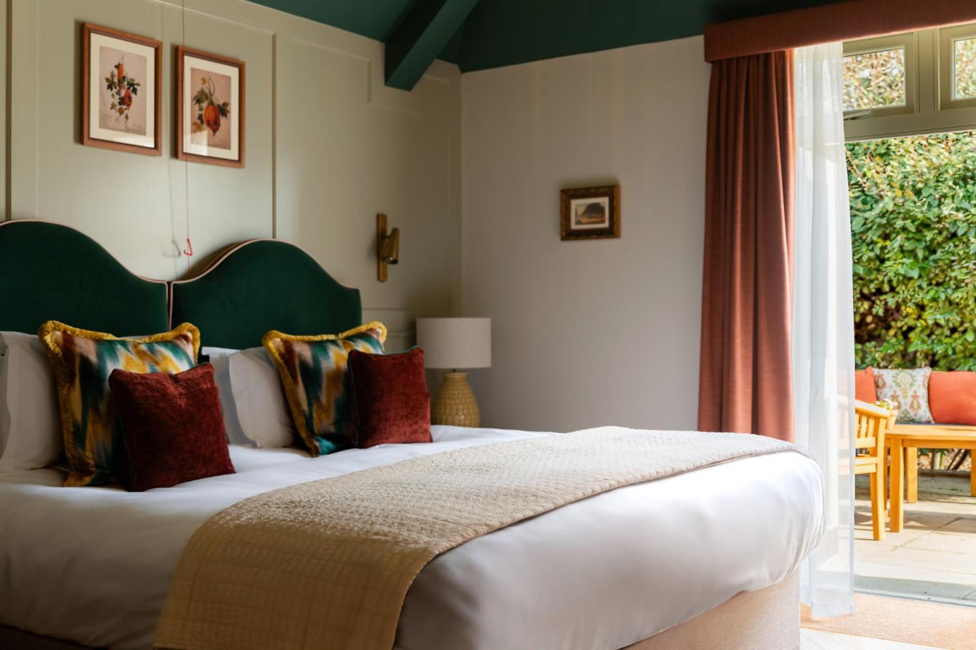 Superior King Room,1649877370:JPEG