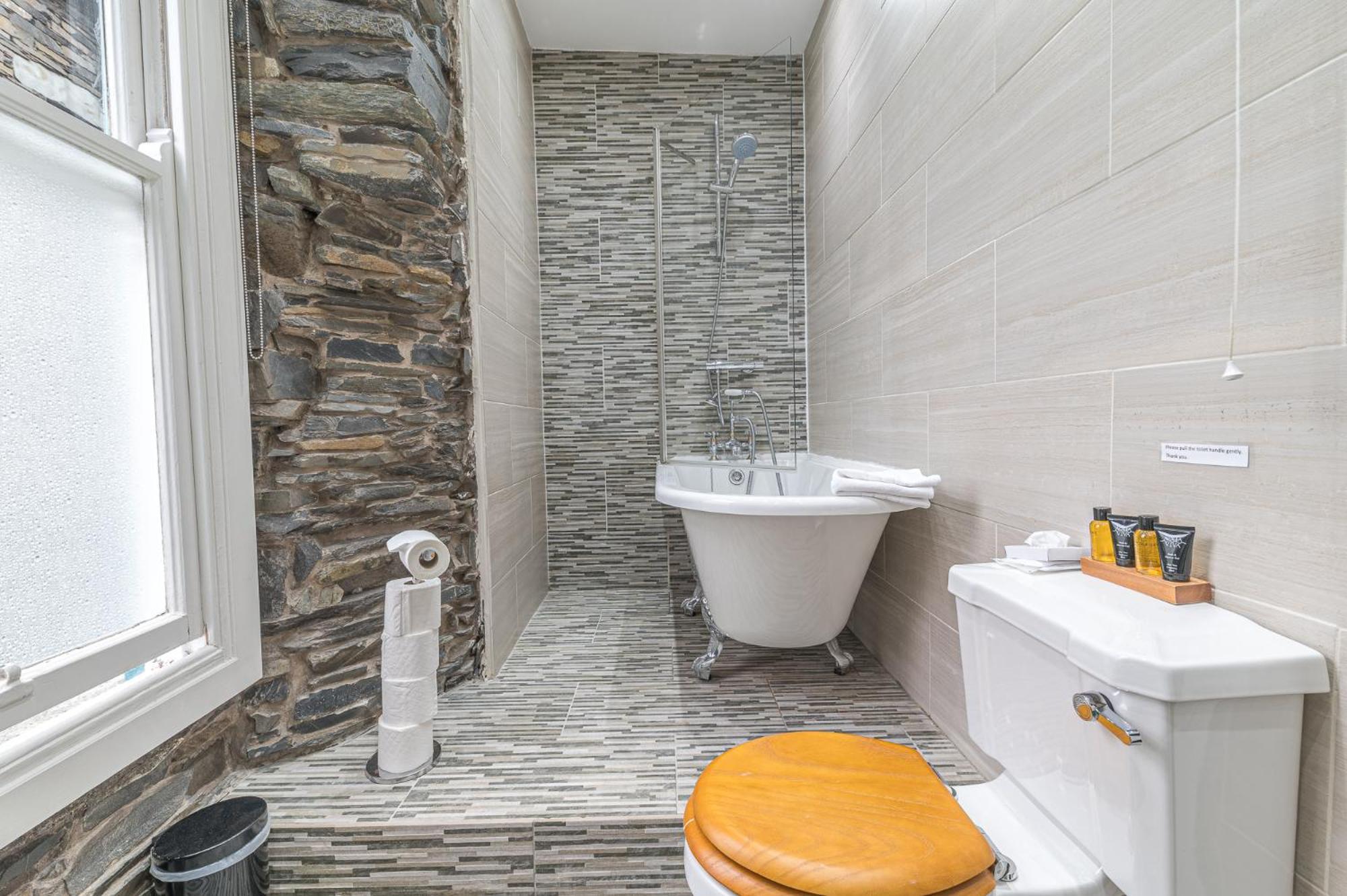 King Room with Mountain View and Separate Private Bathroom,1651204831:JPEG