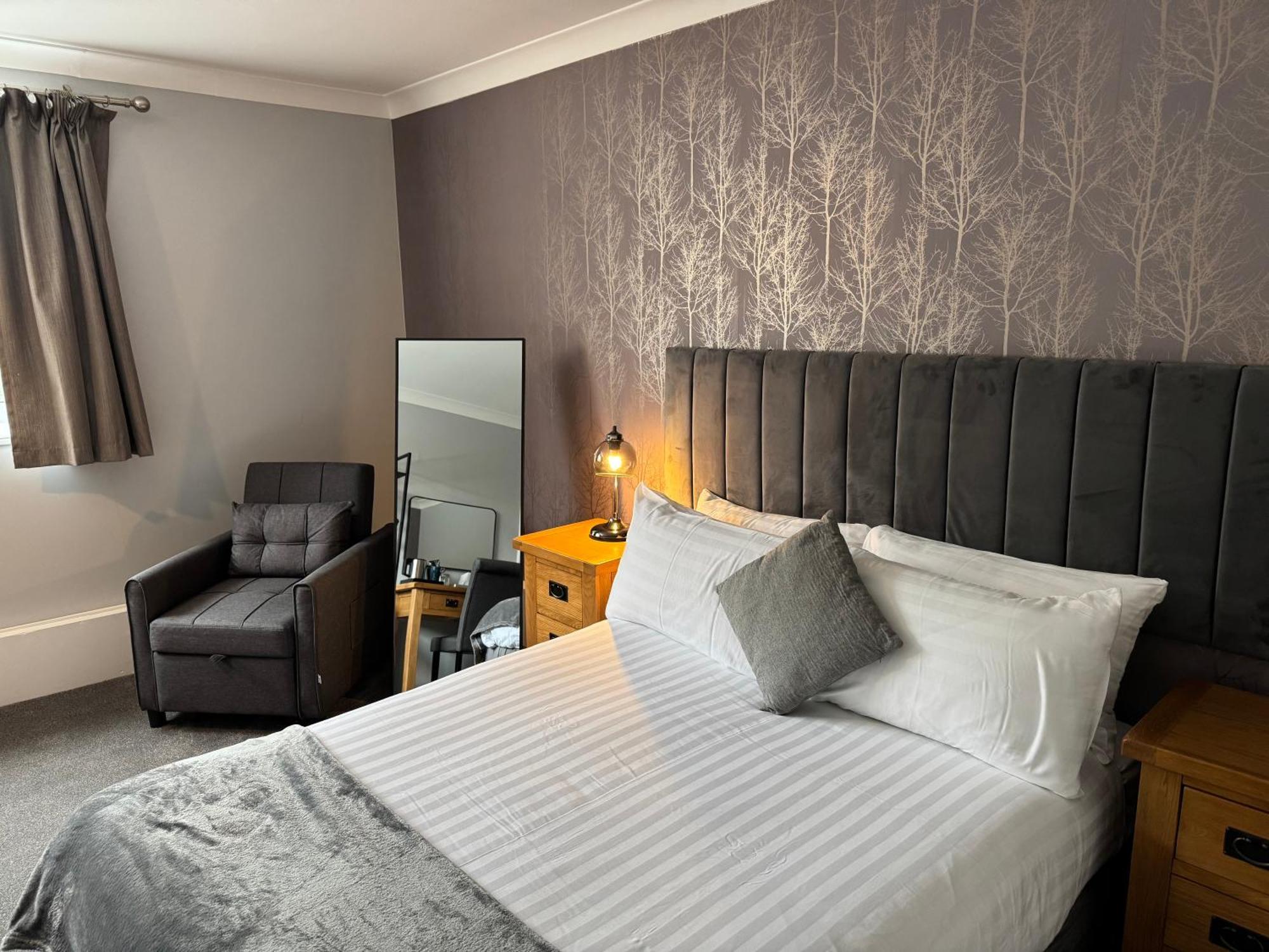 Family Room with Double and Single Beds,1653527942:JPEG