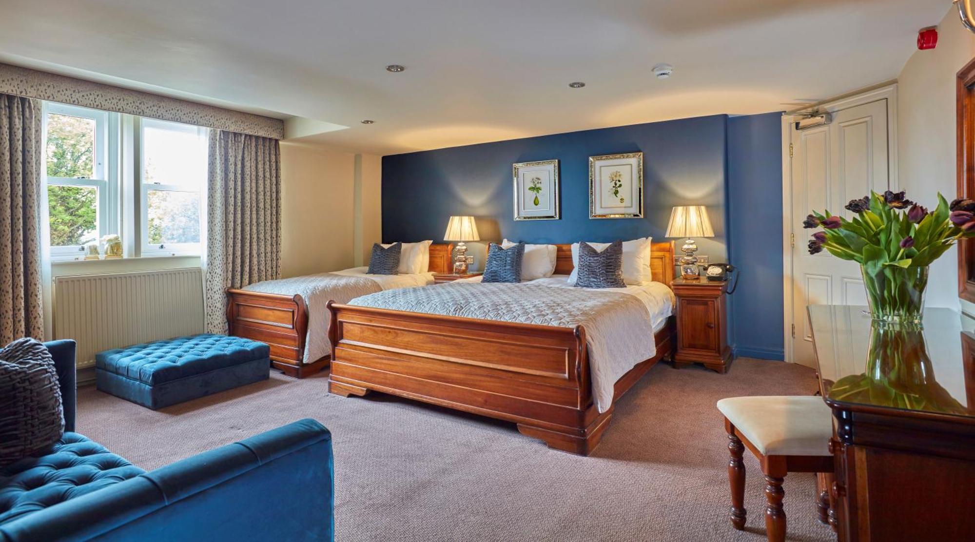 Family Room,1652782736:JPEG