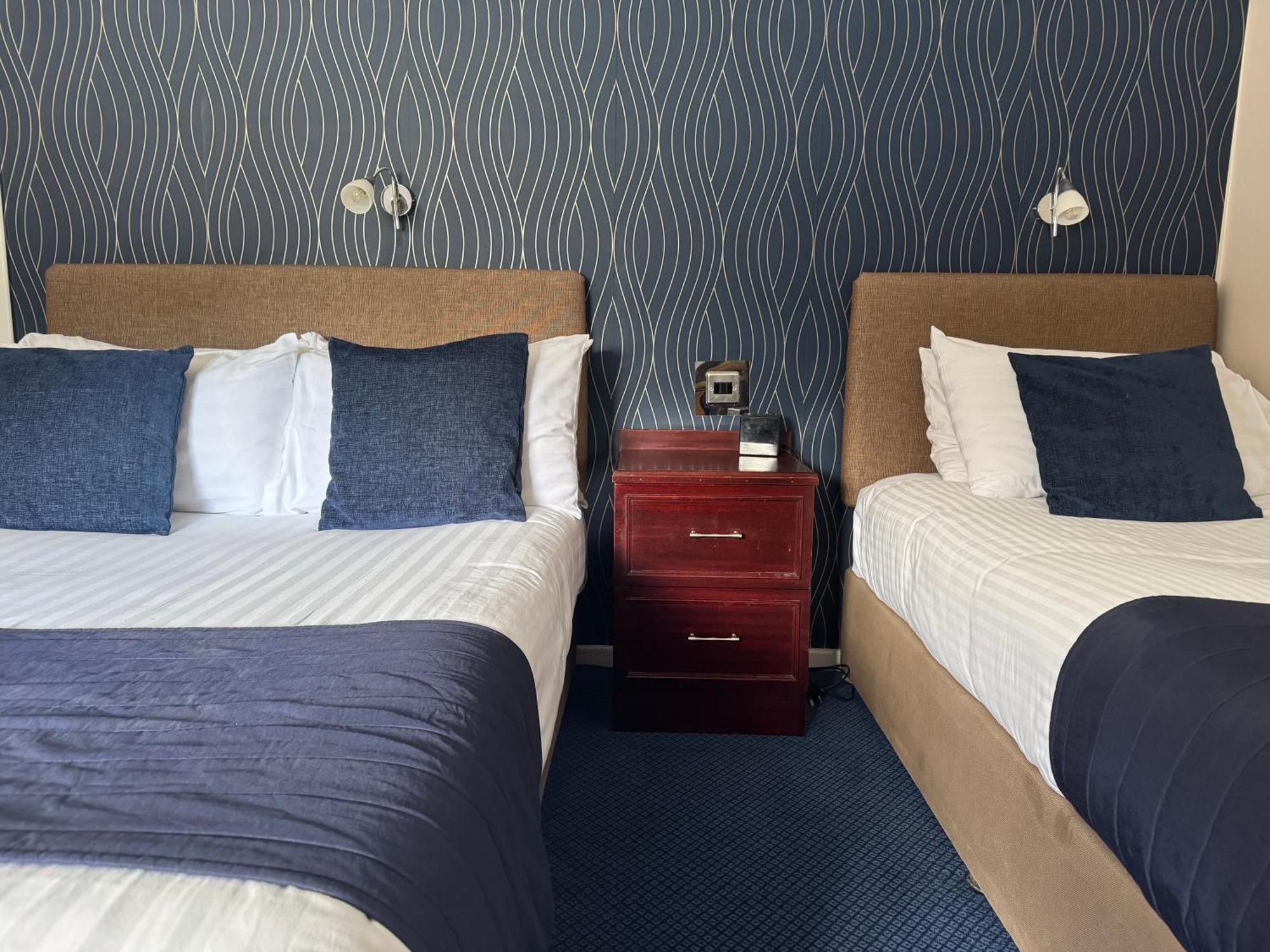 Family Room with Double and Two Single Beds,1653527966:JPEG