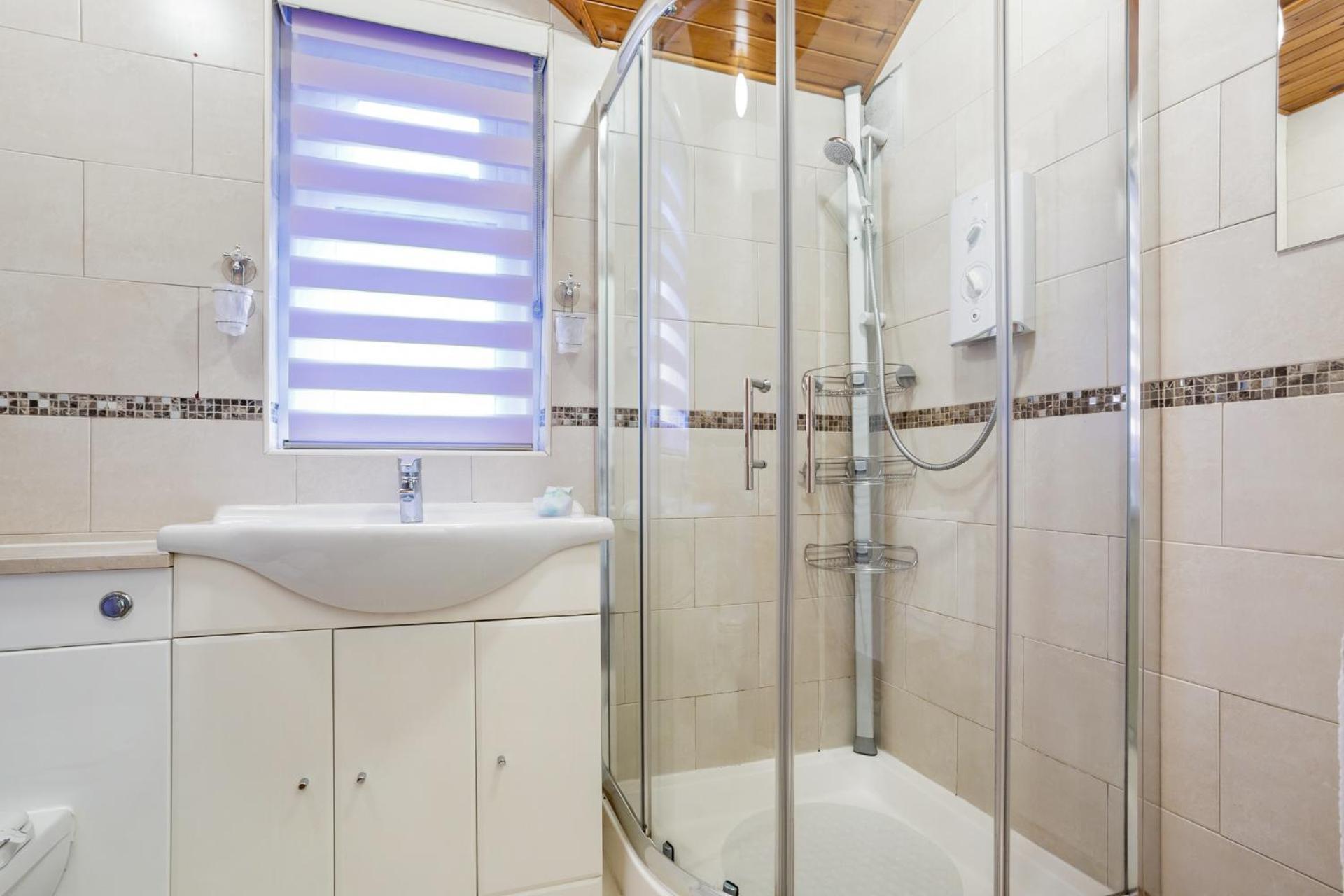 Small Double Room,1653564998:JPEG