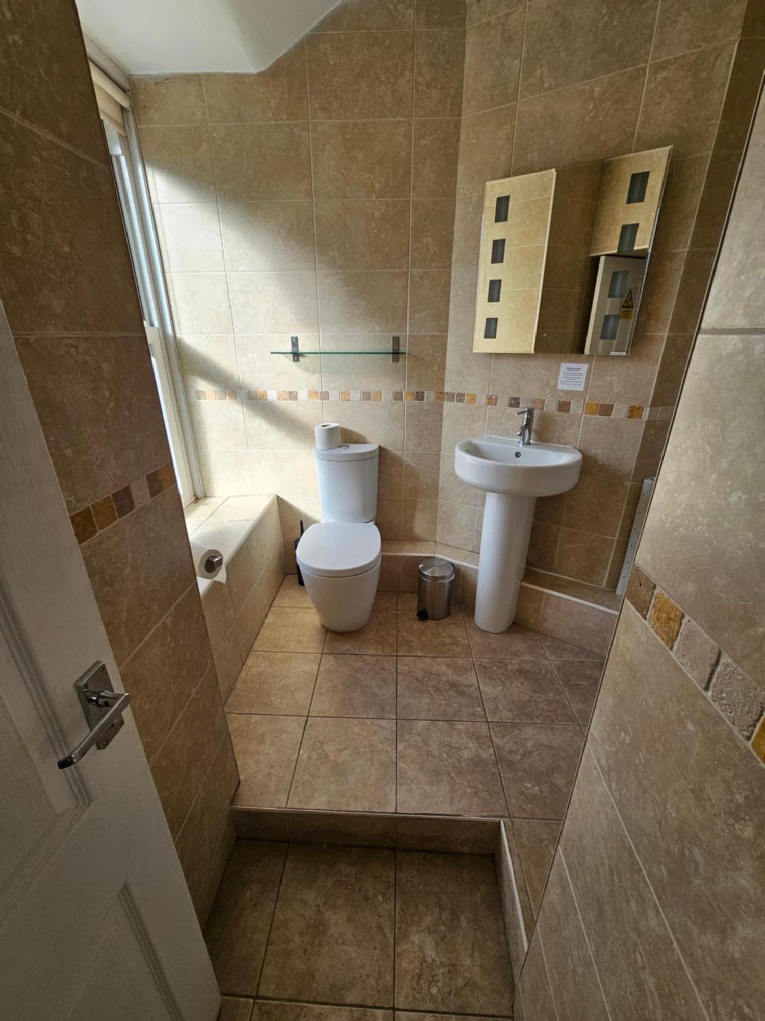 Twin Room,1655980761:JPEG