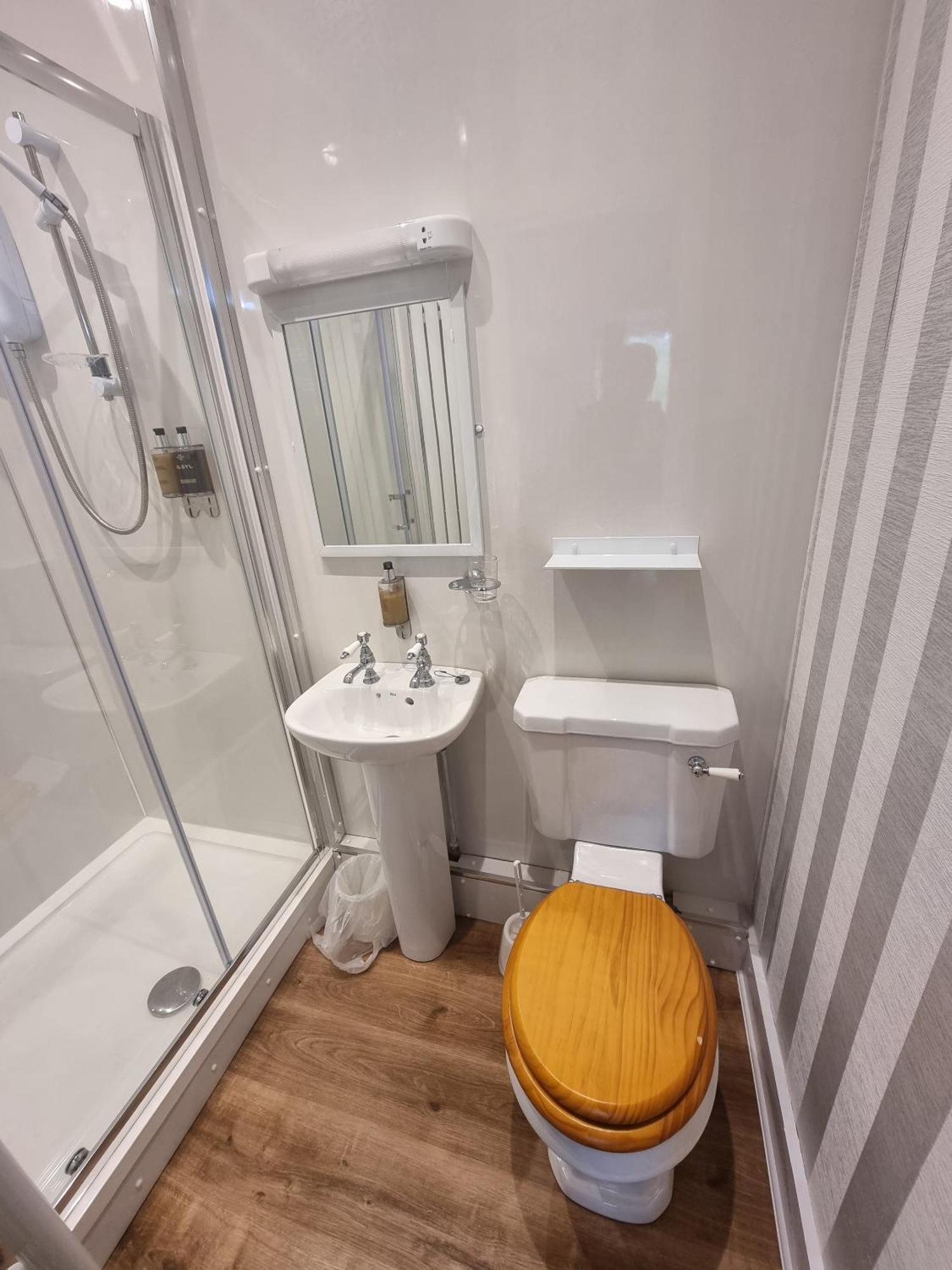 Small Single Room,1657194724:JPEG
