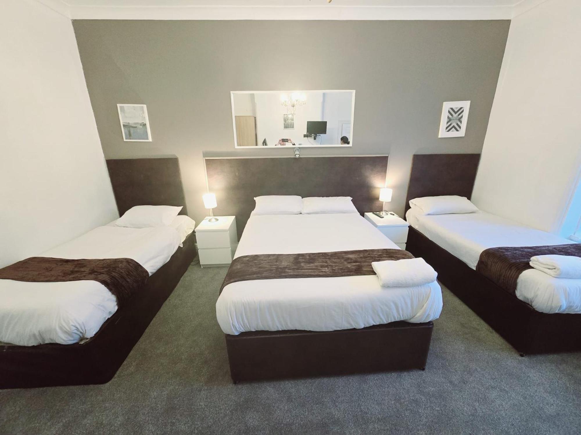 Family Room,1658065056:JPEG