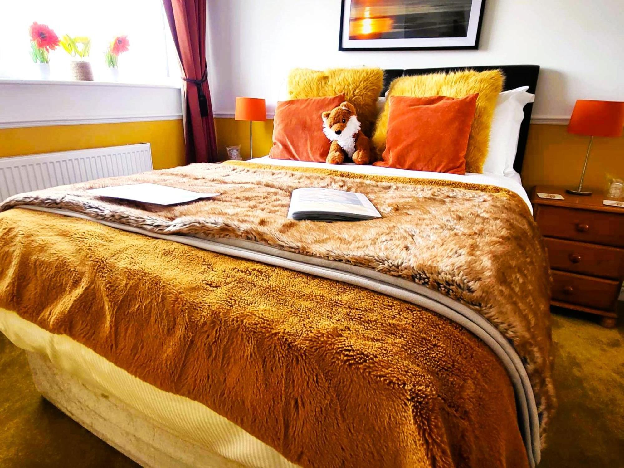 Small Standard Double Room,1658069001:JPEG