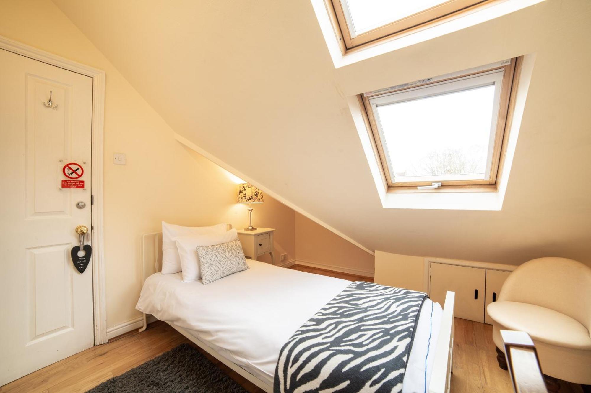 Budget Single Room,1658091296:JPEG