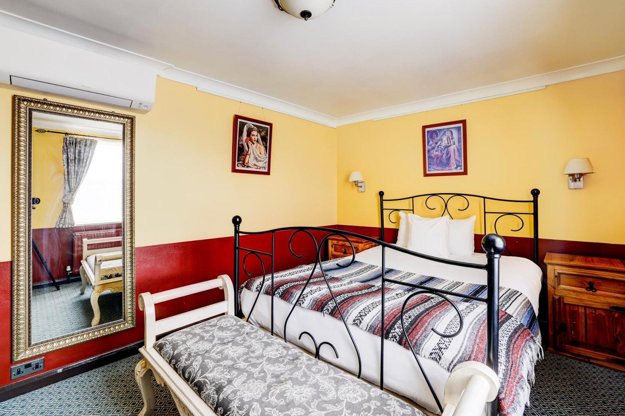 Single Room with Shared Bathroom