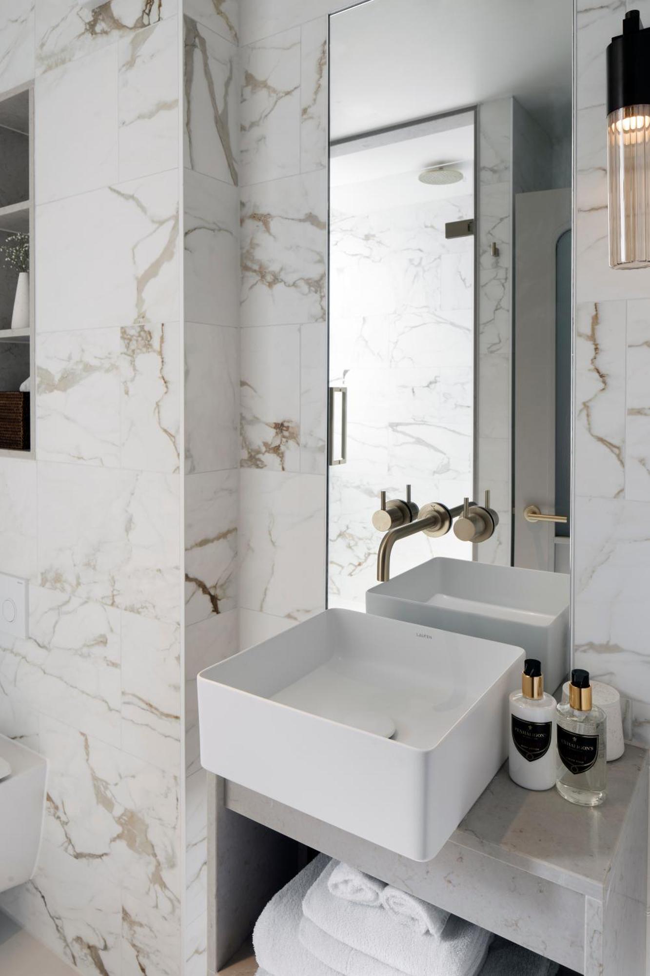 Studio Single,1659462180:JPEG