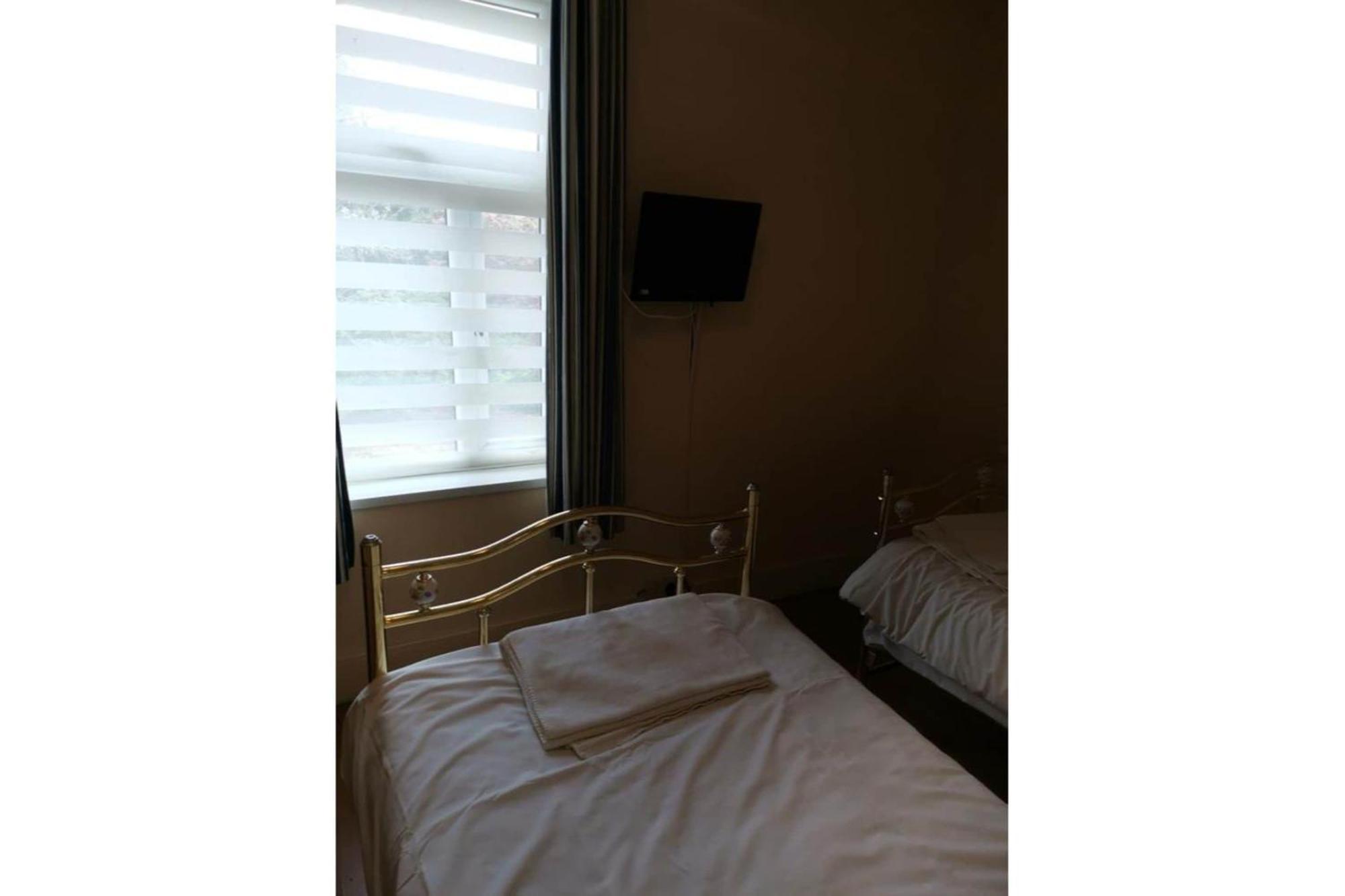 Standard Twin Room with Shared Bathroom