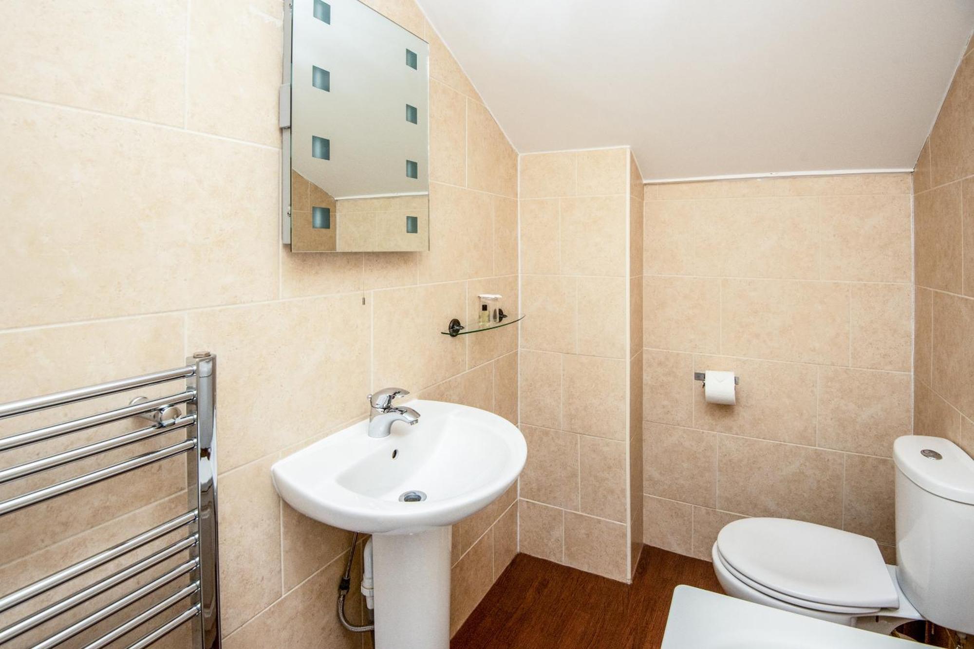 Deluxe Single Room,1659470120:JPEG