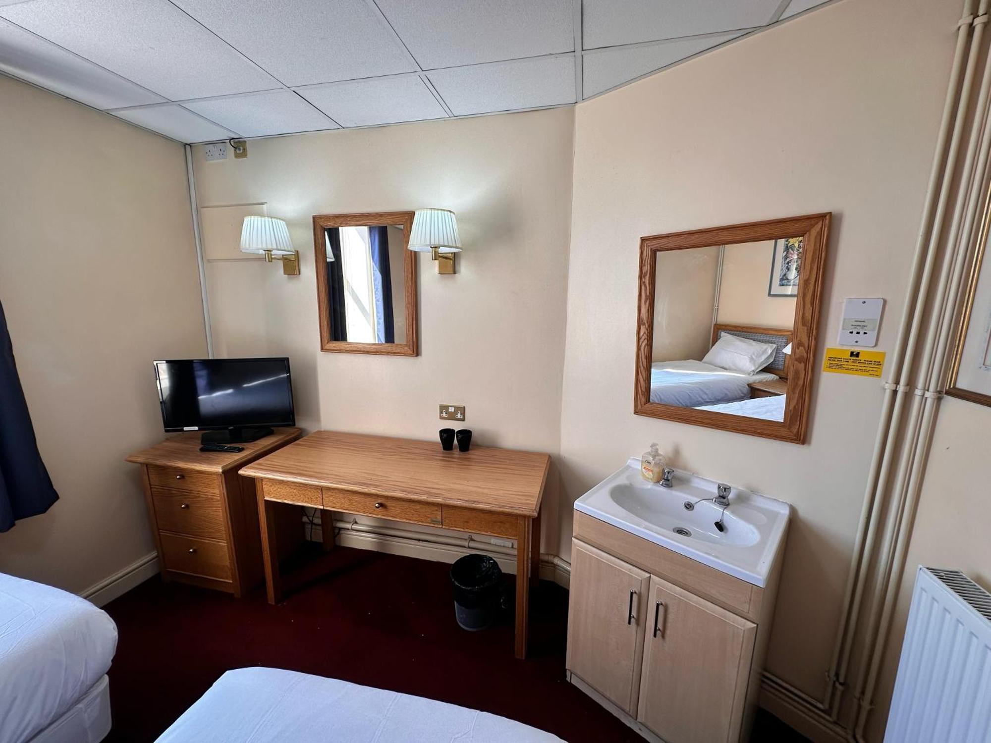 Twin Room with Shared Bathroom,1663734919:JPEG