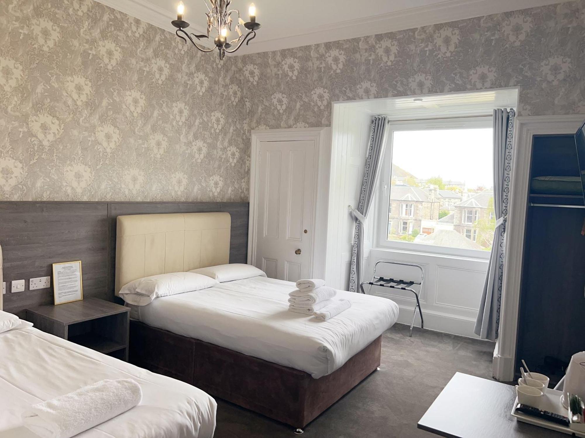 Small Family Room,1664649149:JPEG