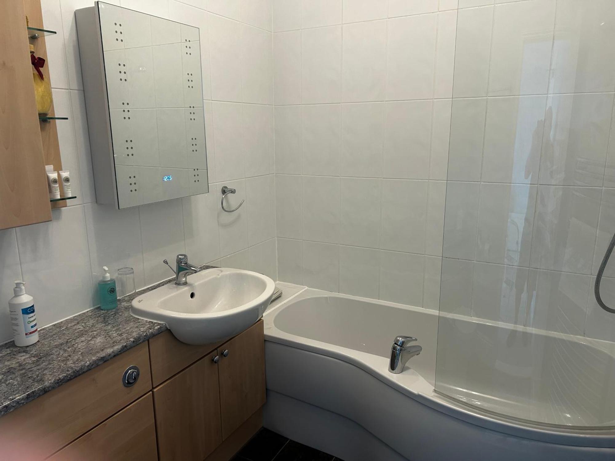 Deluxe King Room - Not Pet Friendly,1666752487:JPEG