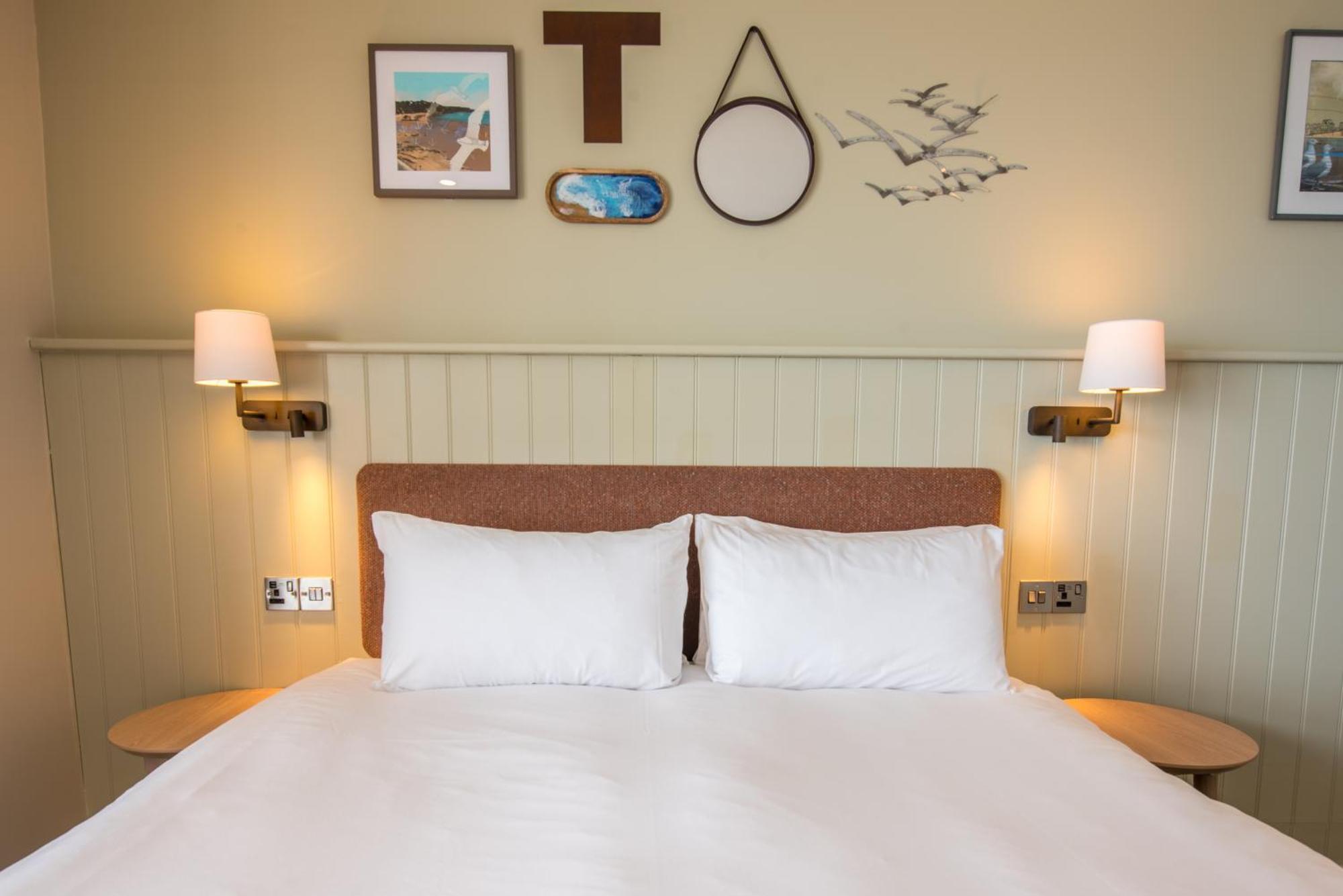 Small Double Room,1668077973:JPEG