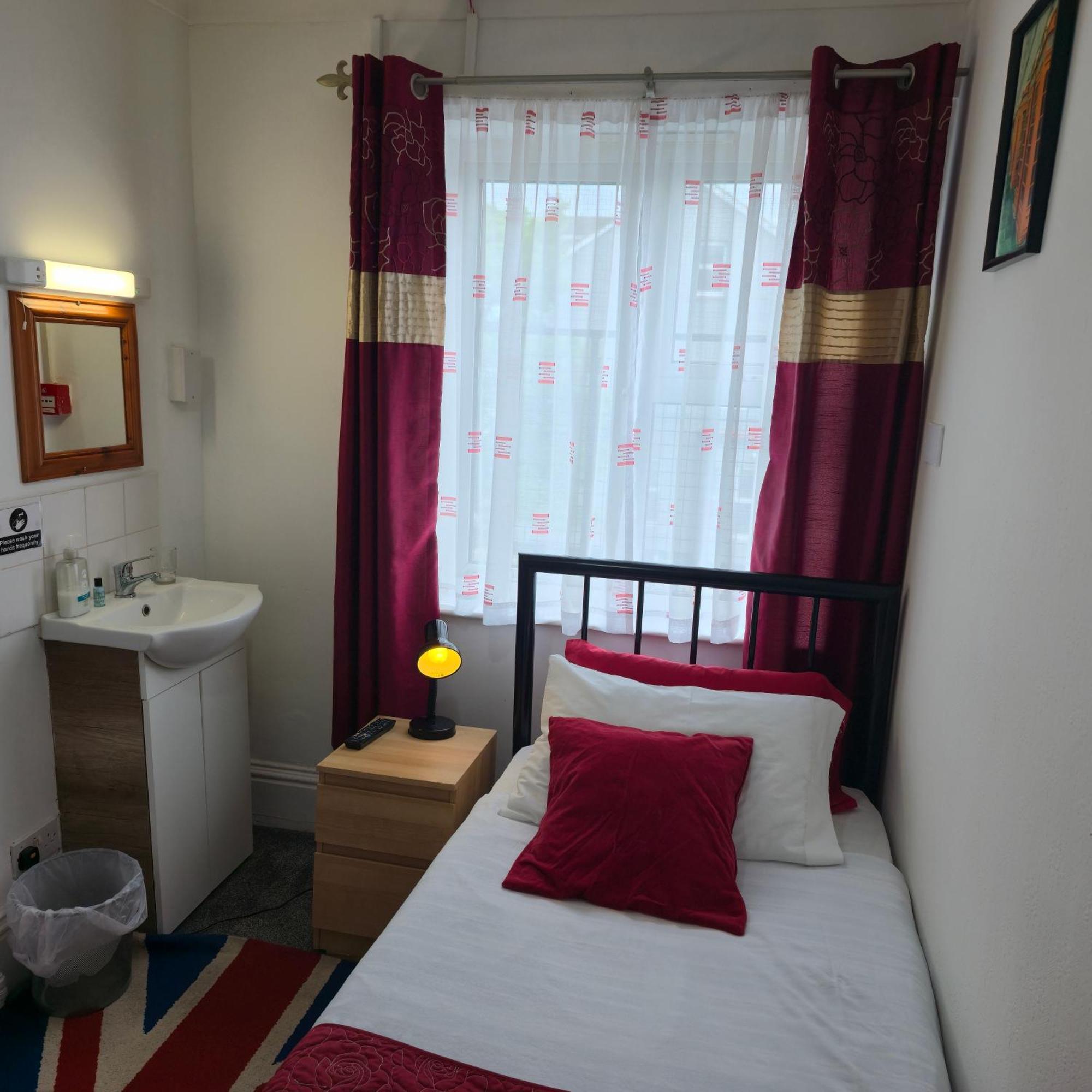 Single Room with Shared Shower and Toilet,1669038465:JPEG