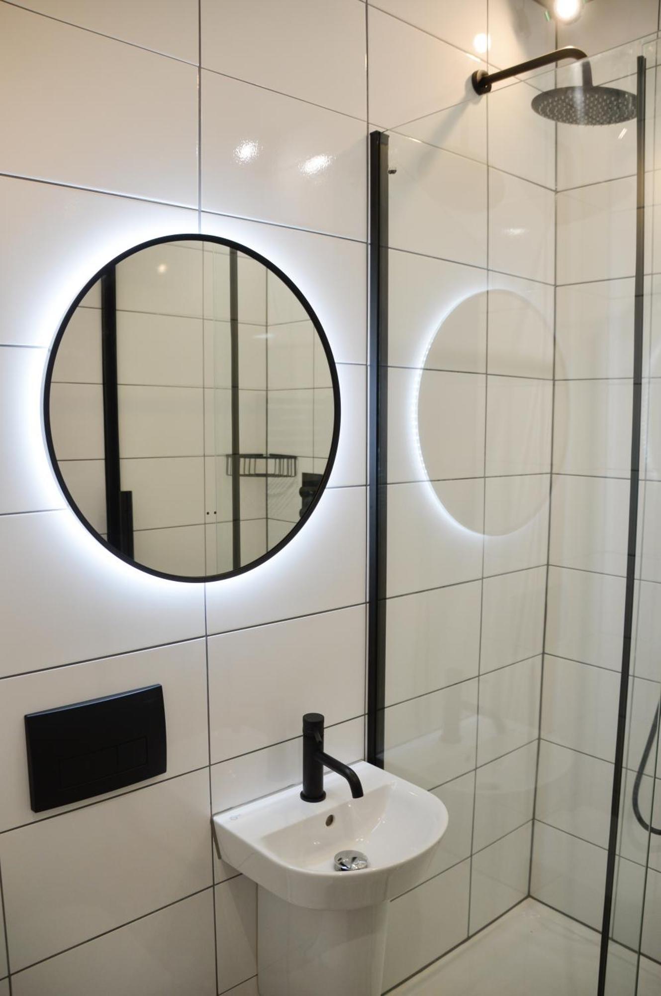 Family Room with Shower,1669865568:JPEG