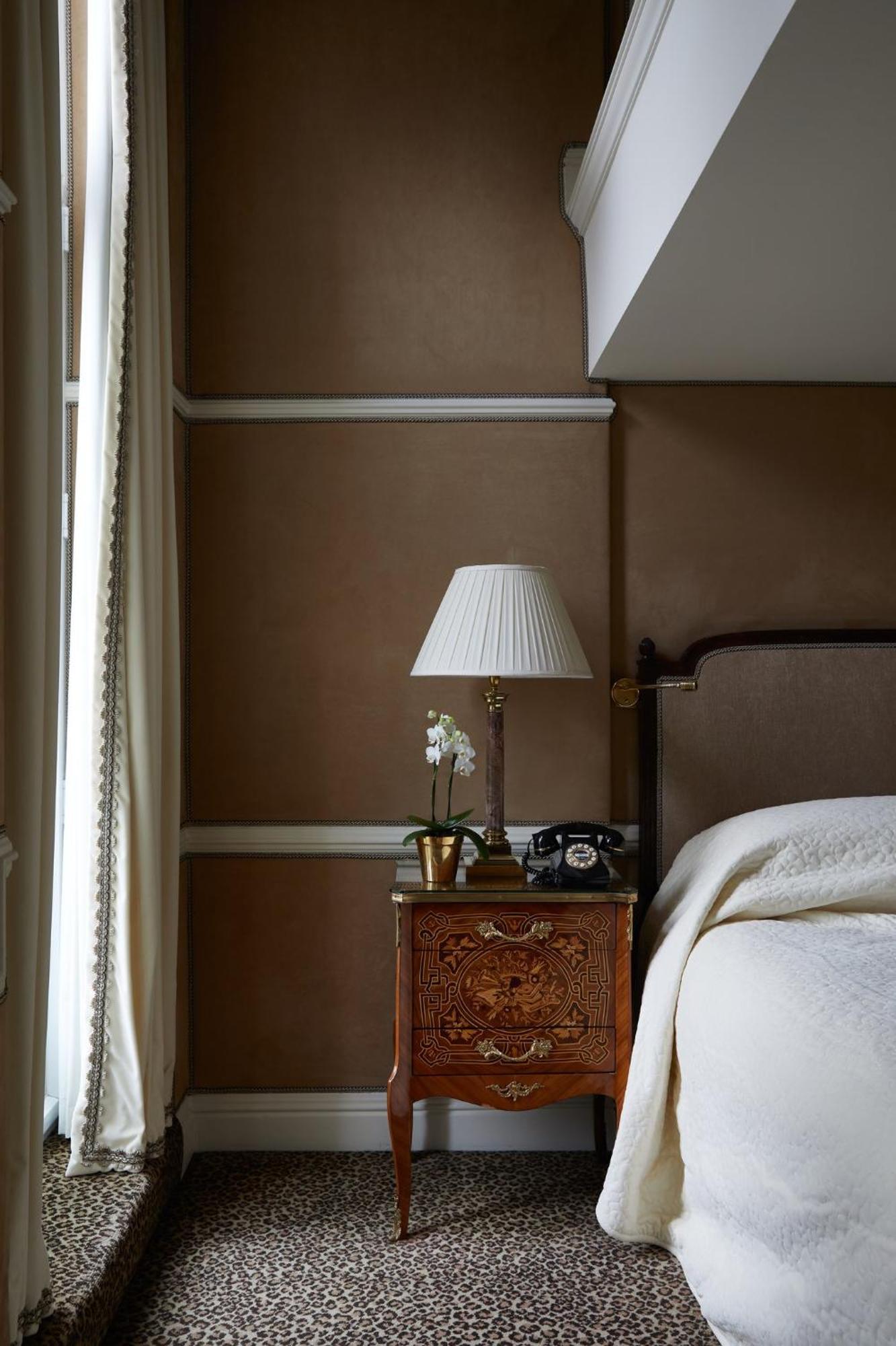 Executive Suite,1670697362:JPEG