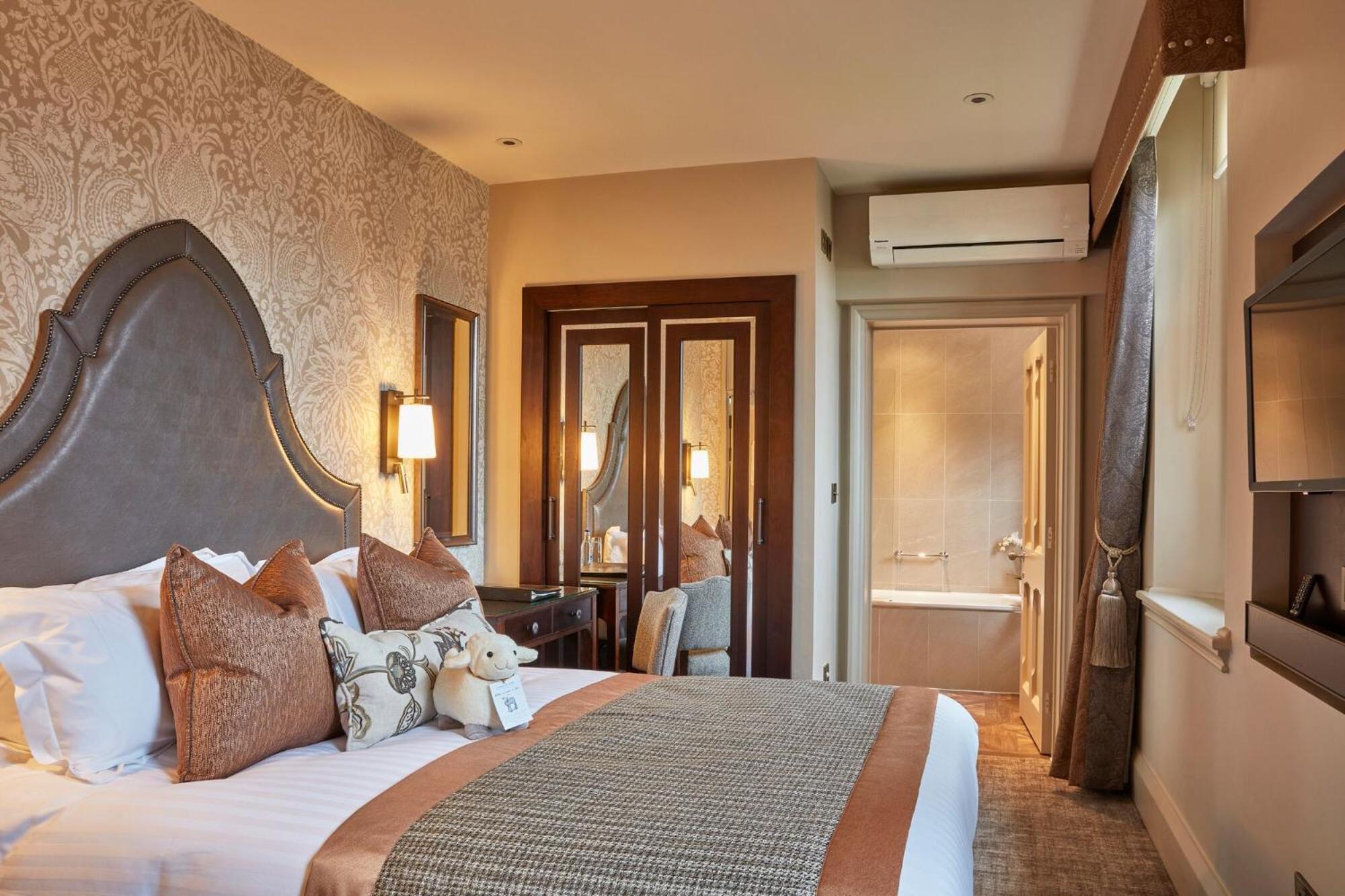 Classic Double Room,1673660764:JPEG