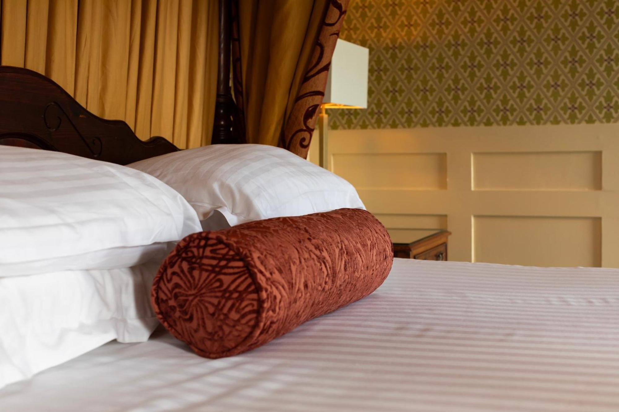 Super King Four Poster Room,1674699402:JPEG