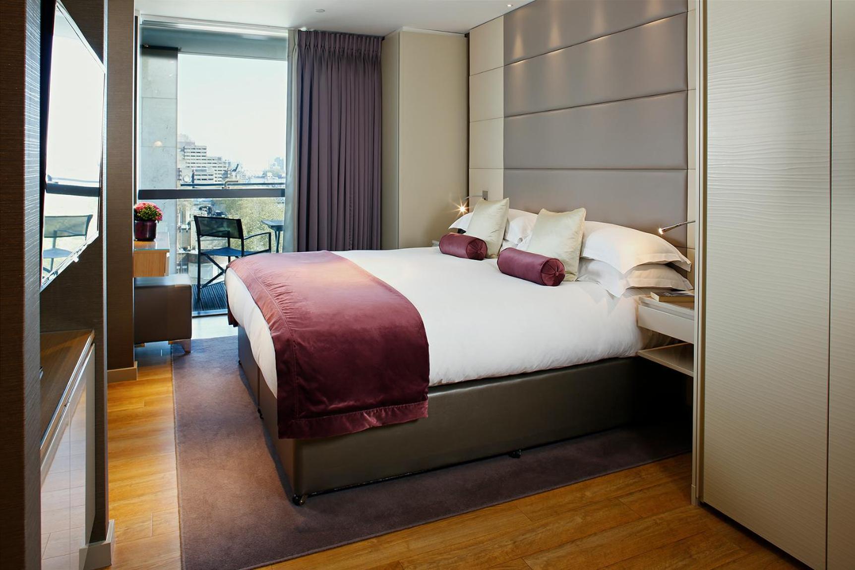 Luxury One-bedroom Apartment Tower View