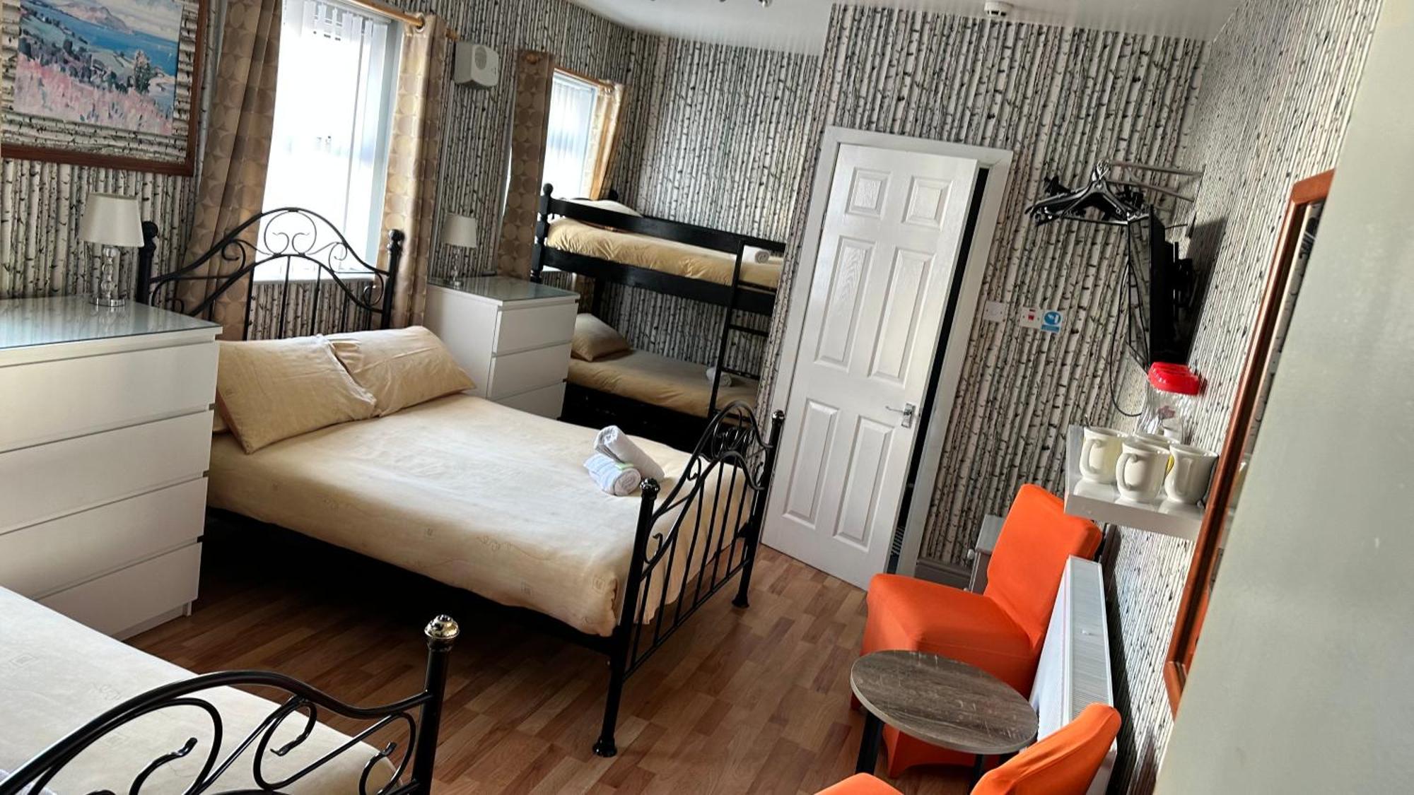 Family Room (3 Adults and 3 Children),1687481680:JPEG