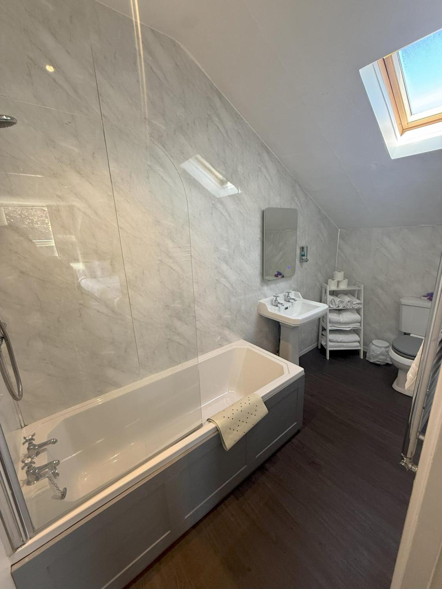 Family Room,1687484536:JPEG