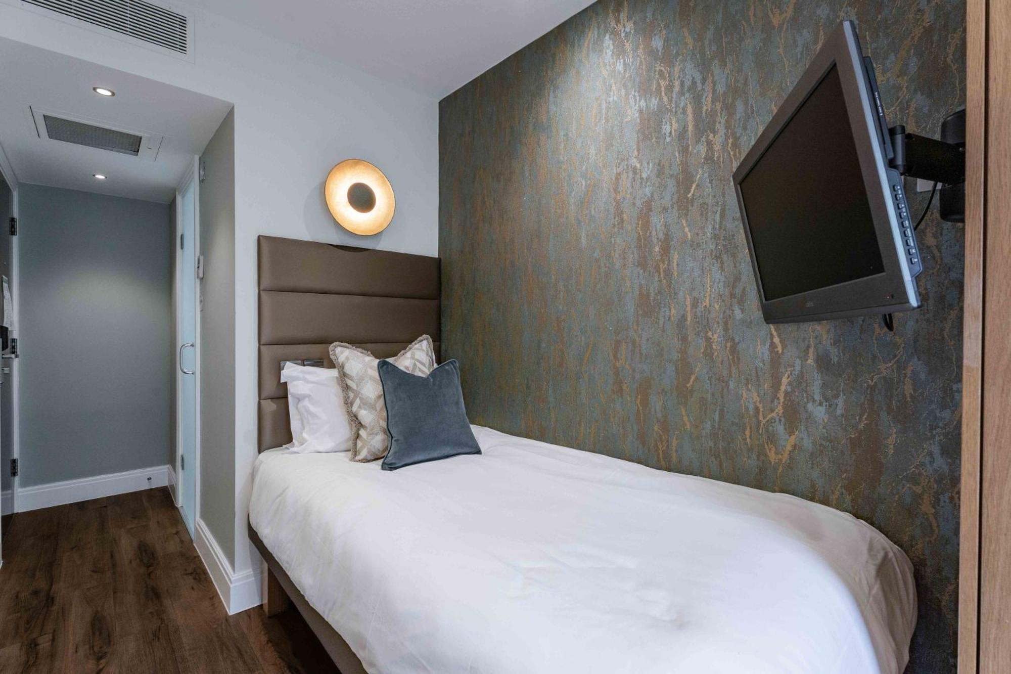 Superior Single Room,1691978905:JPEG